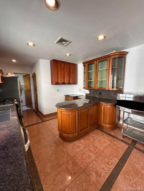 31 Woodward Street, Roslyn Heights, NY 11577