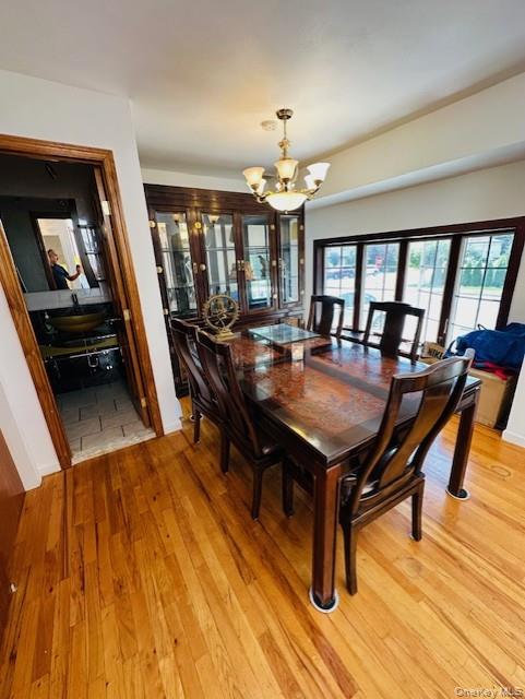 31 Woodward Street, Roslyn Heights, NY 11577