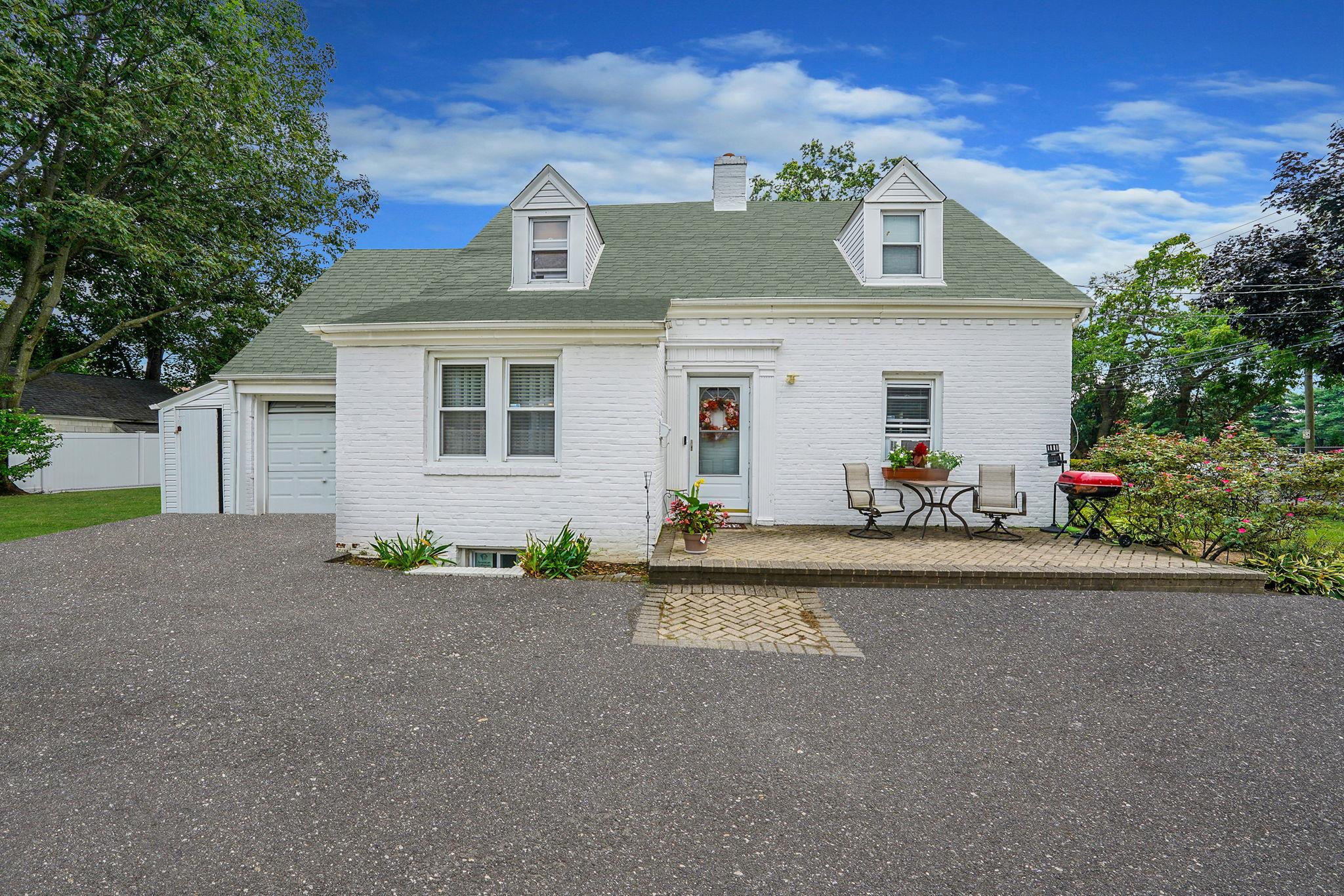 42 Sunset Drive, Hempstead, NY 11550