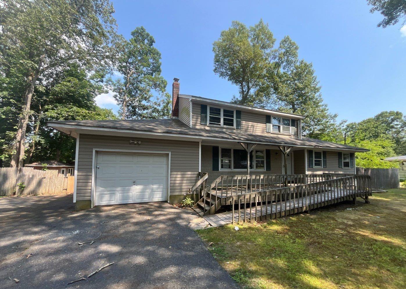 15 Gardiners Road, Sound Beach, NY 11789