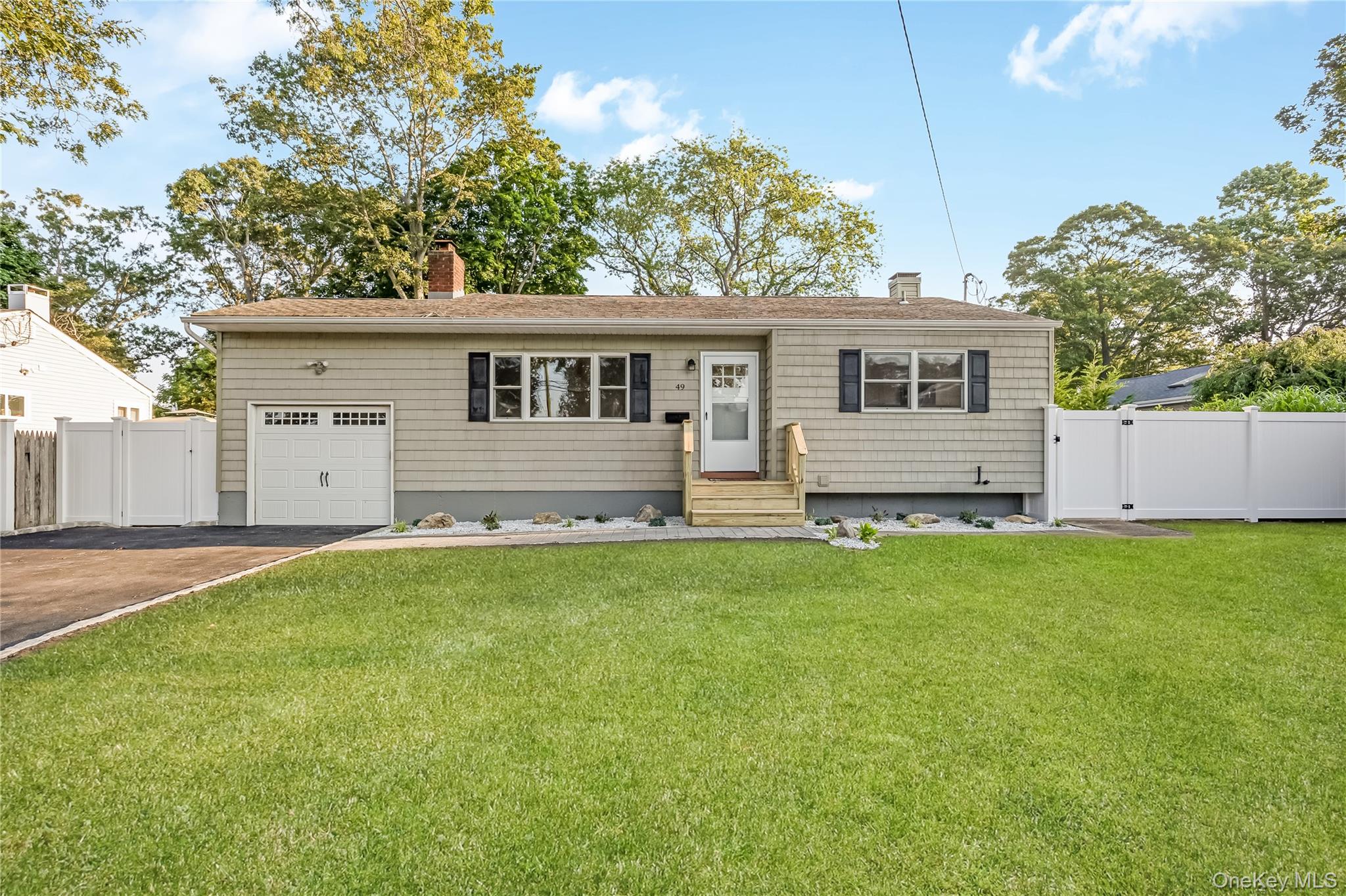 49 45th Street, Islip, NY 11751