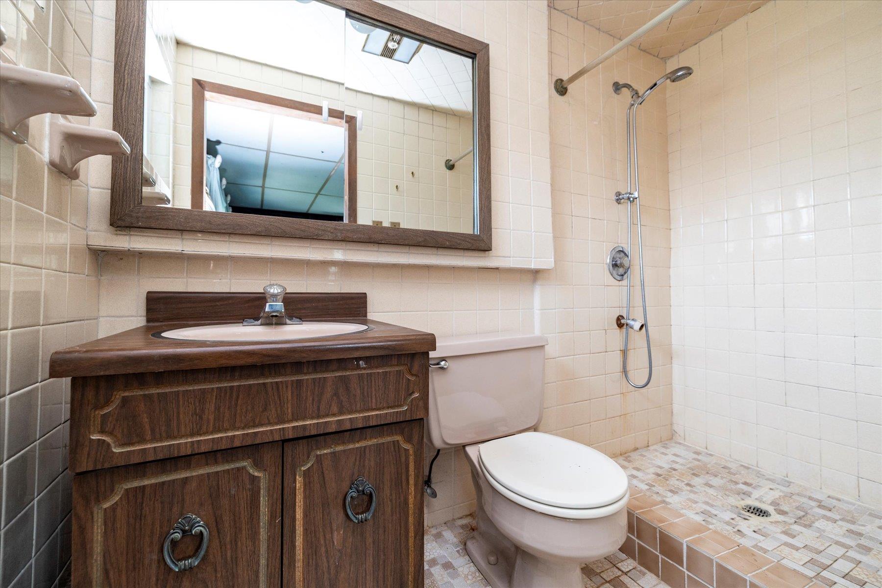 185 Maxine Court, West Hempstead, NY 11552