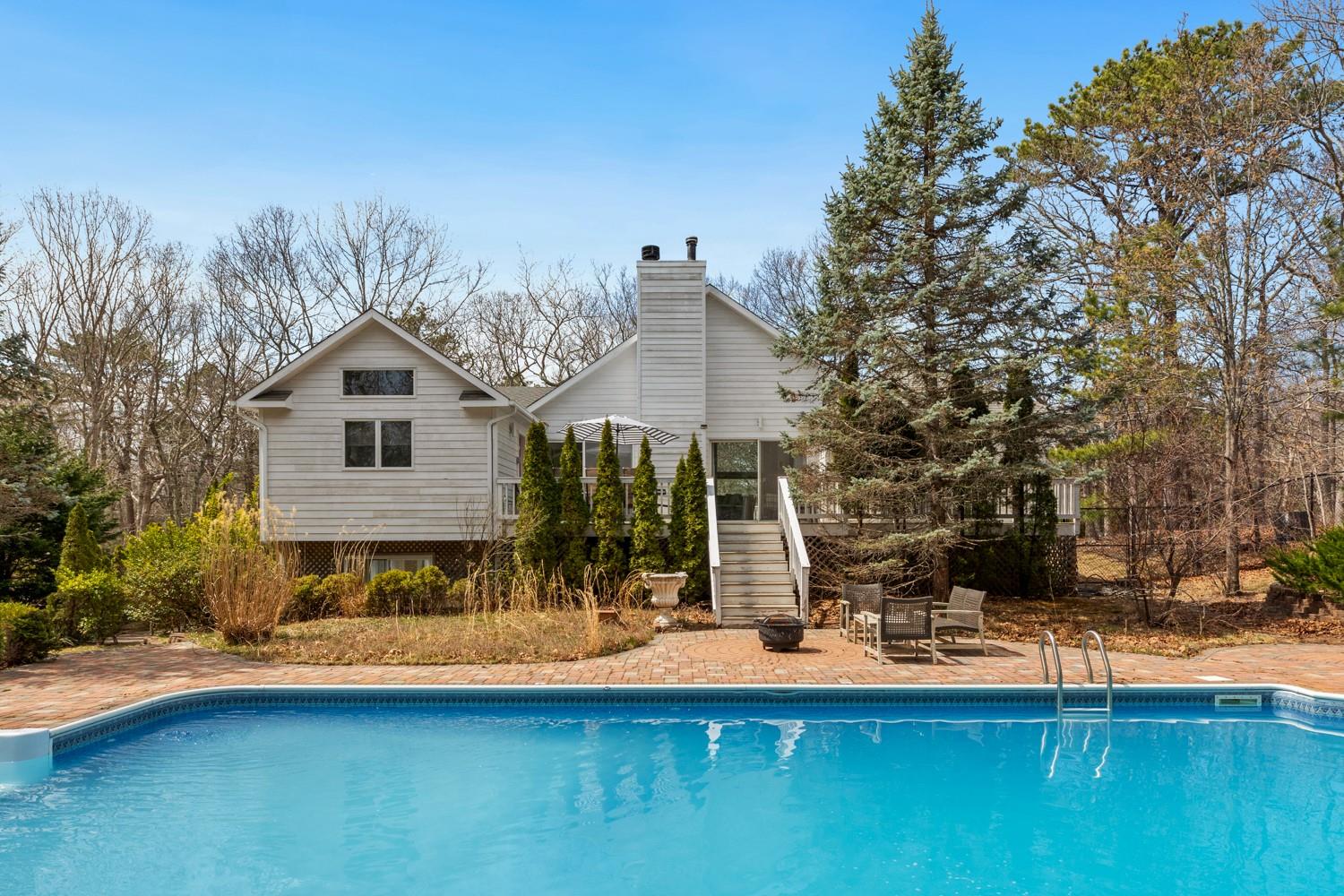 12 Douglas Court, Hampton Bays, NY 11946