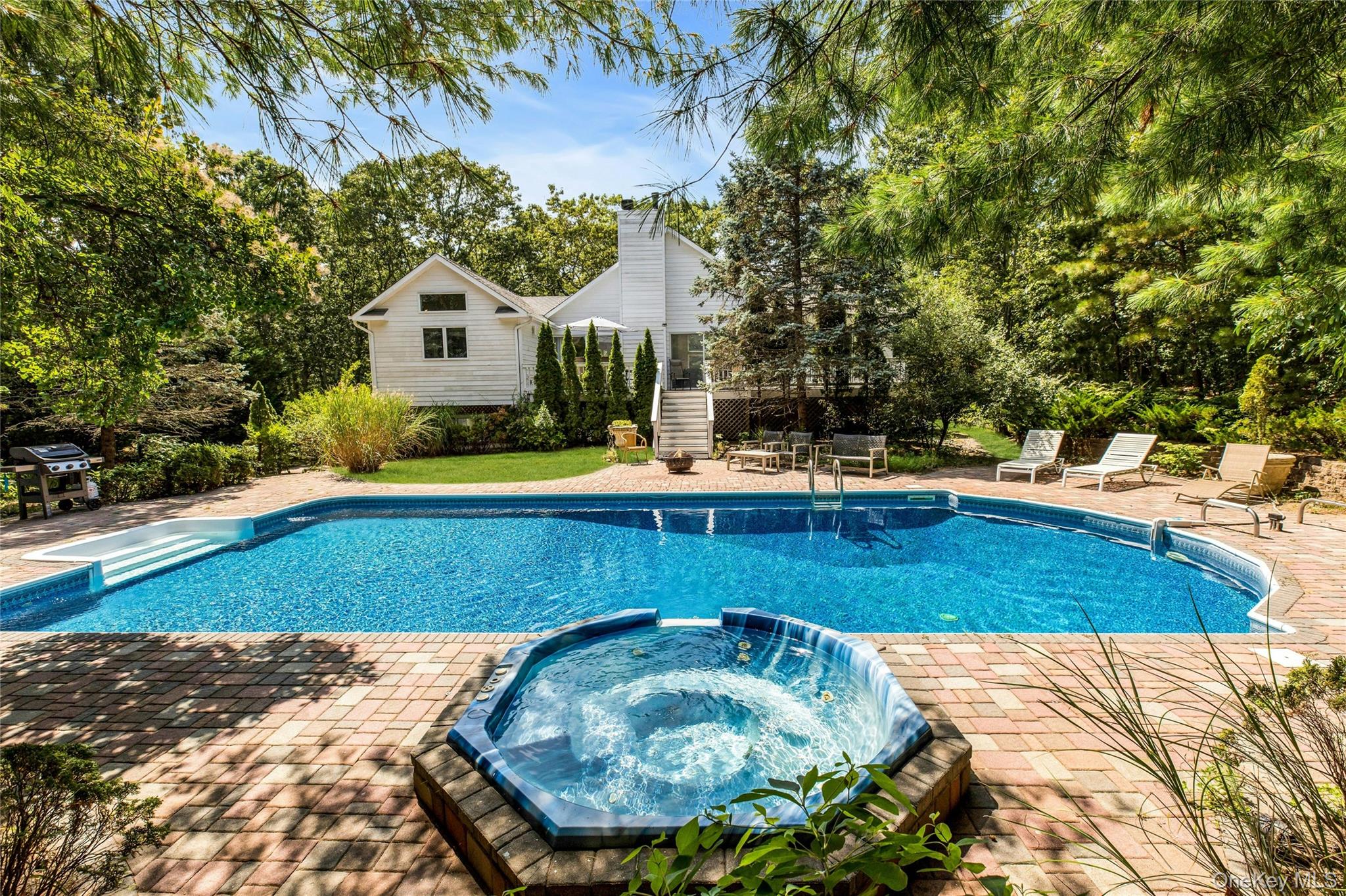 12 Douglas Court, Hampton Bays, NY 11946