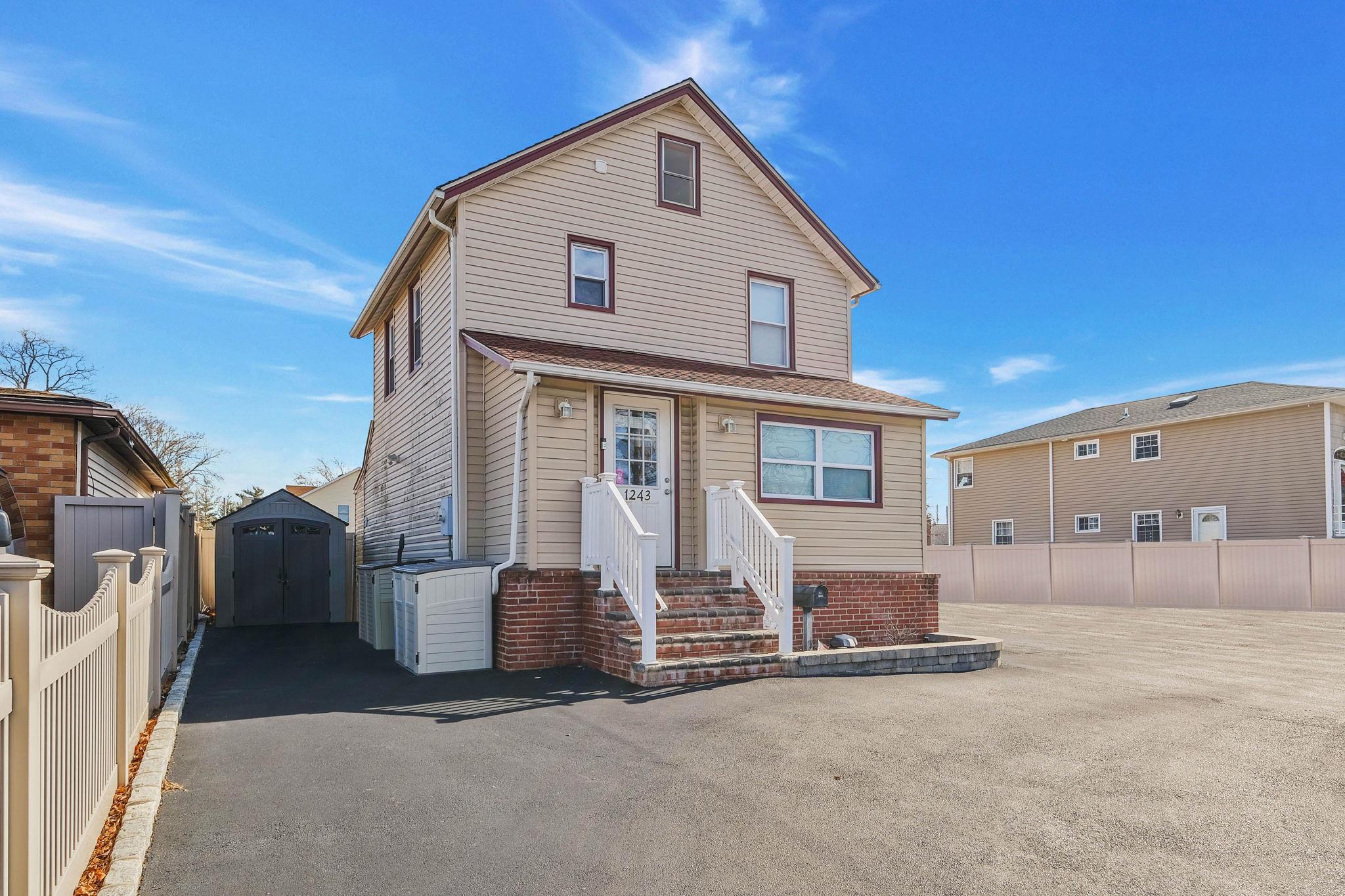 1243 Peapond Road, North Bellmore, NY 11710