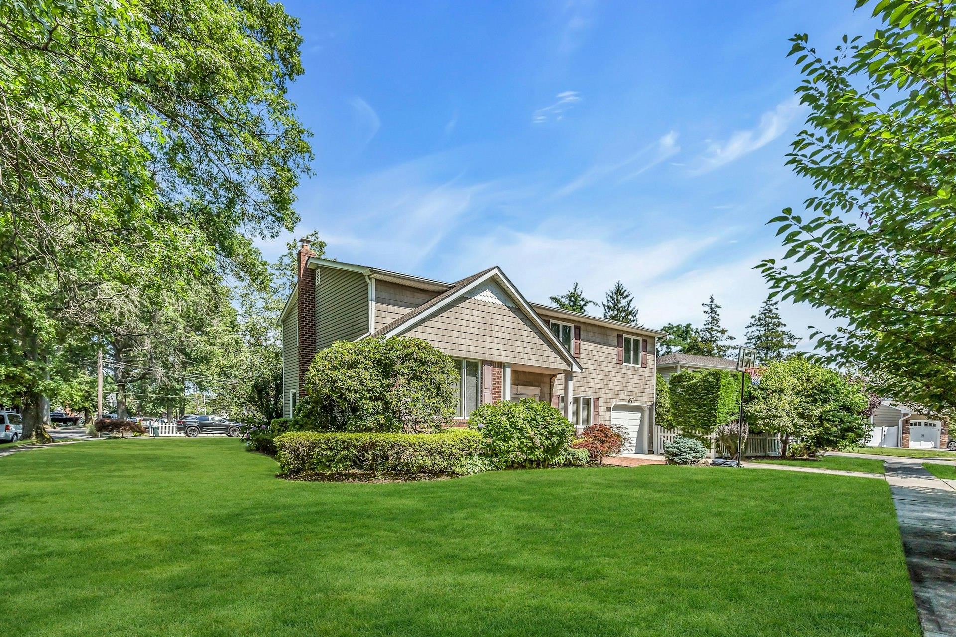 1855 Zana Court, North Merrick, NY 11566