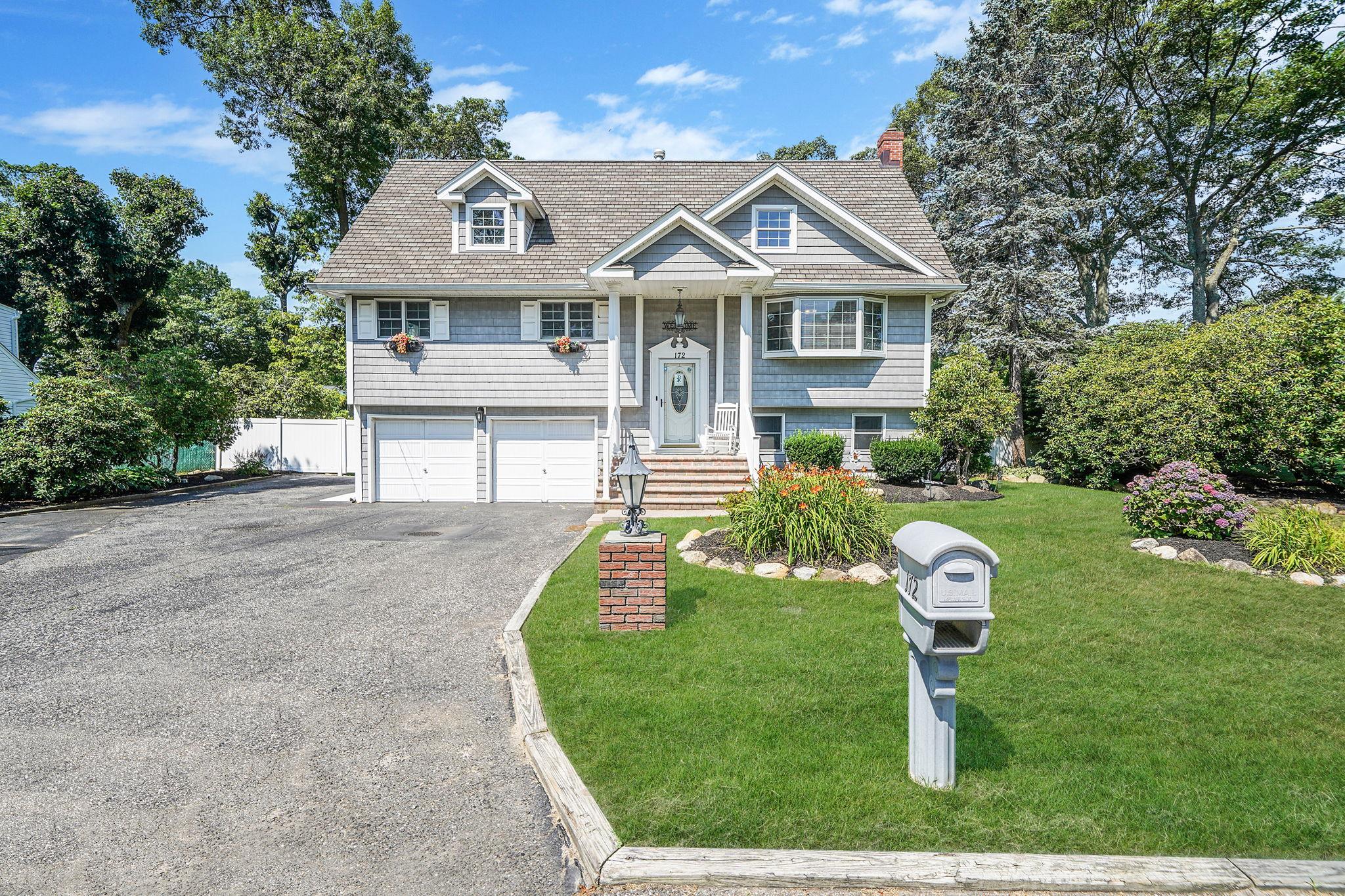 172 Avenue C, Holbrook, NY 11741