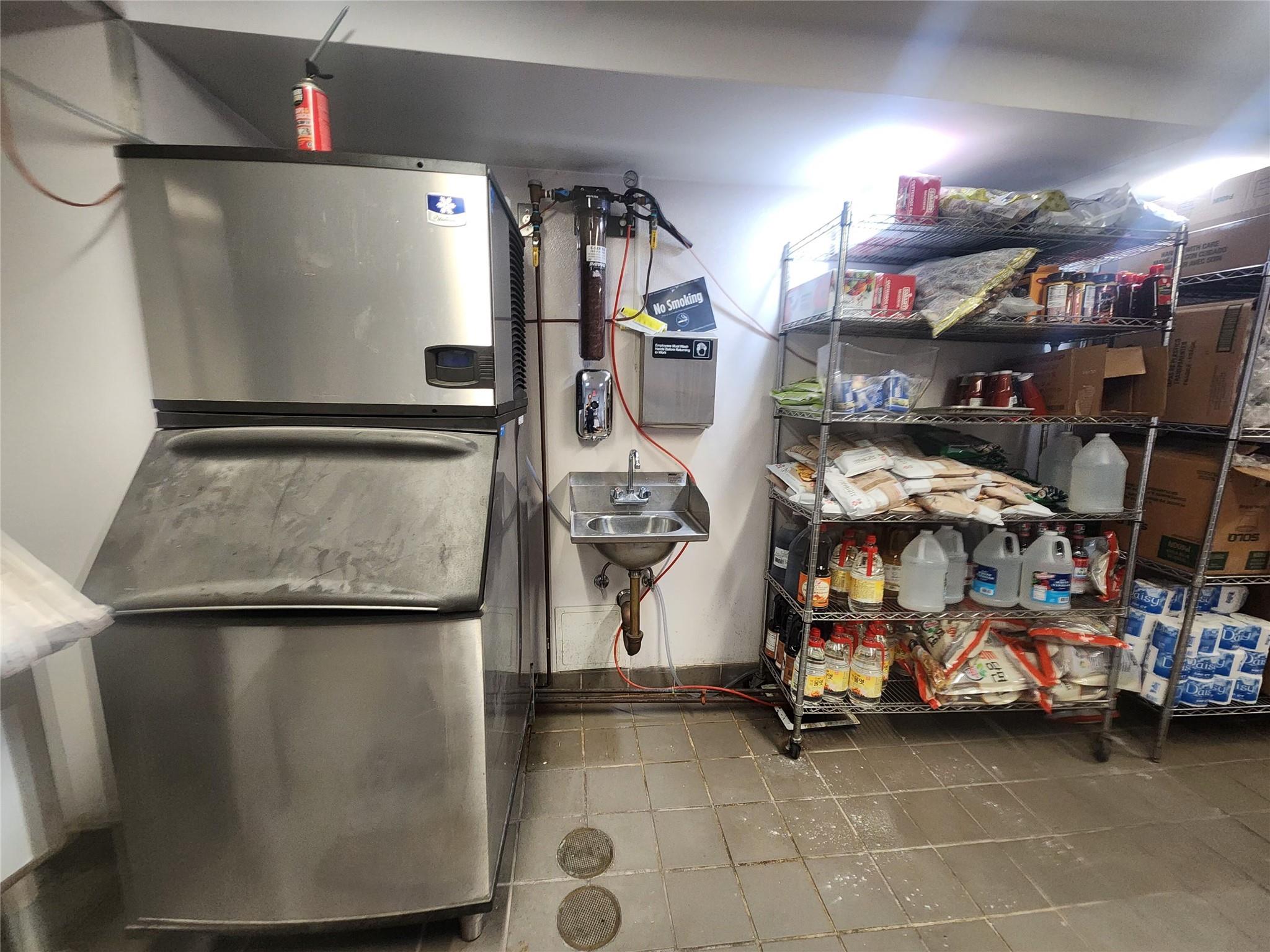 45-13 Broadway, Astoria, NY 11103