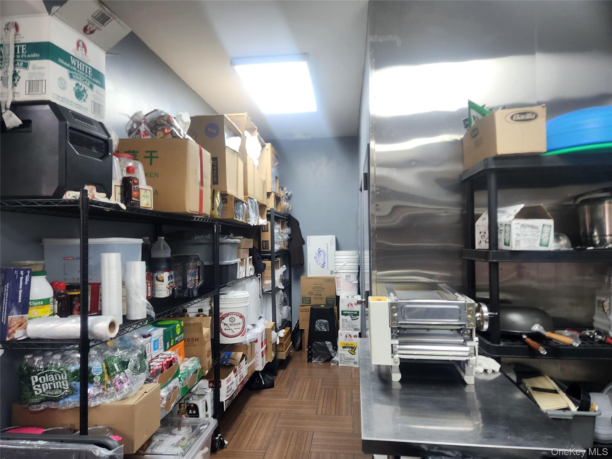 38-70 10th St, Long Island City, NY 11101