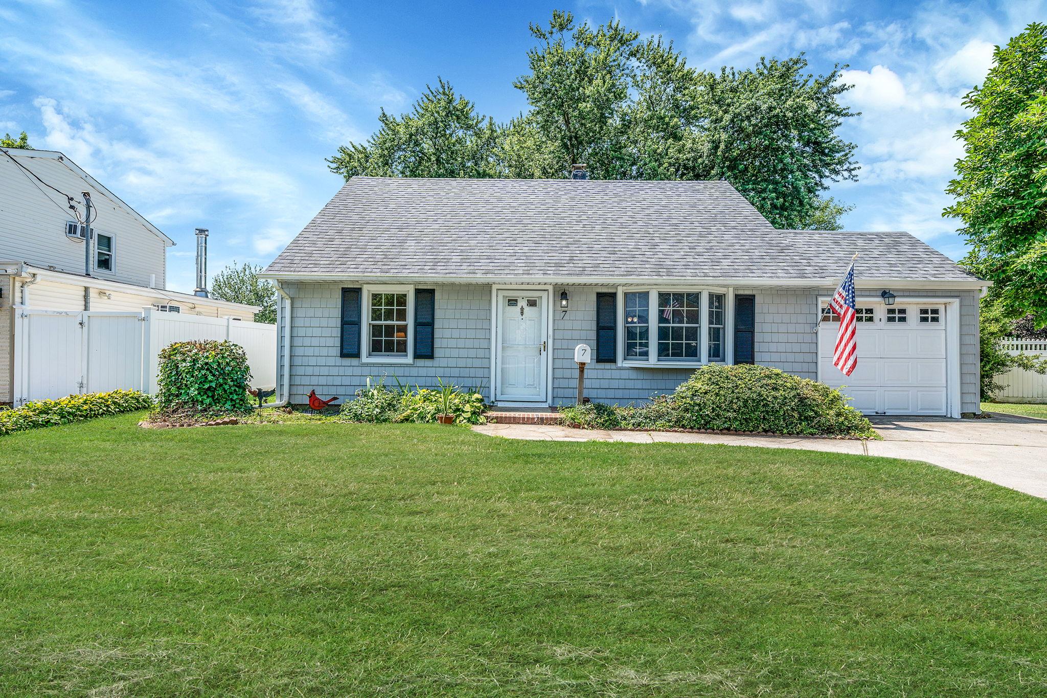 7 Croyden Drive, Massapequa, NY 11758