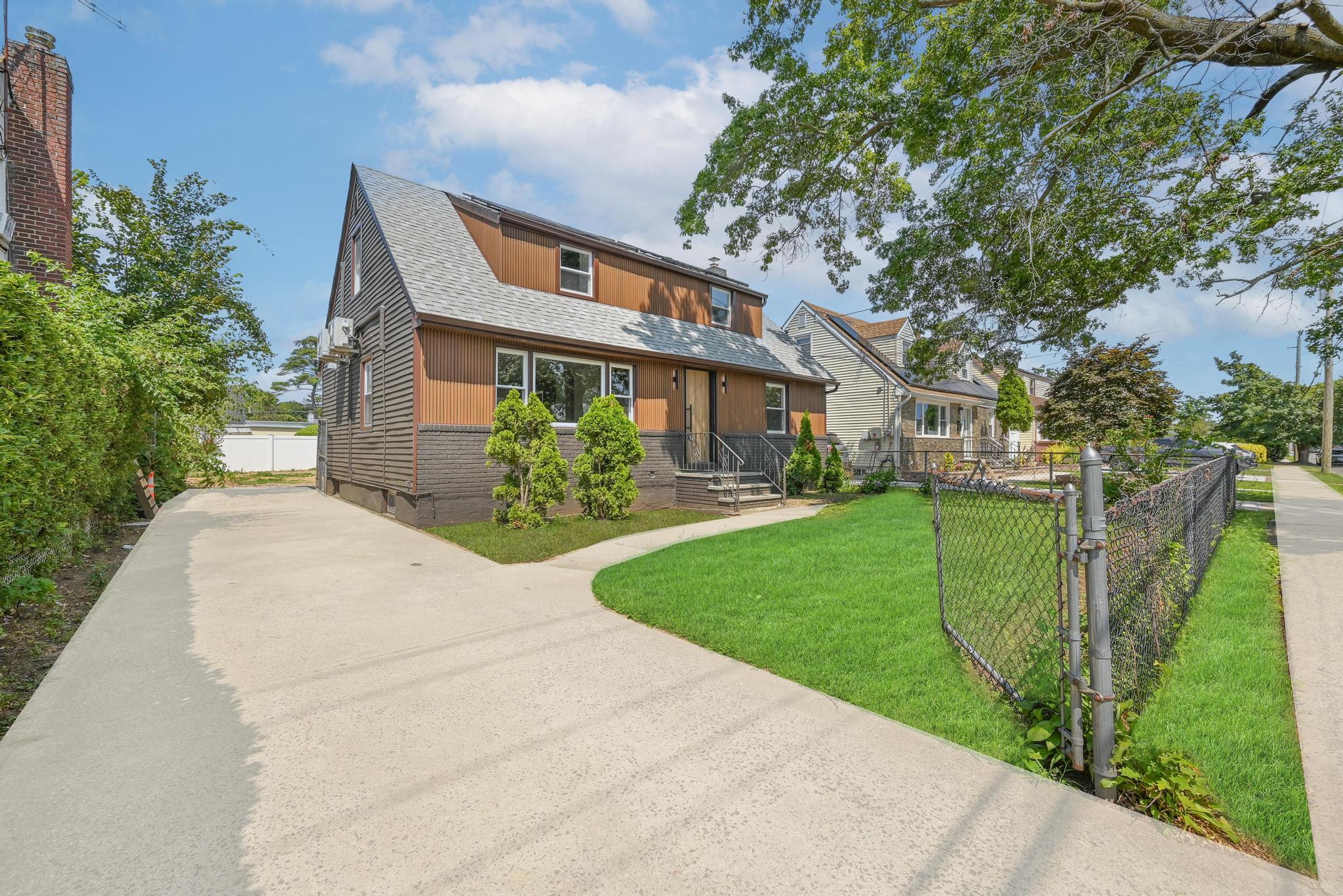 747 New Street, Uniondale, NY 11553