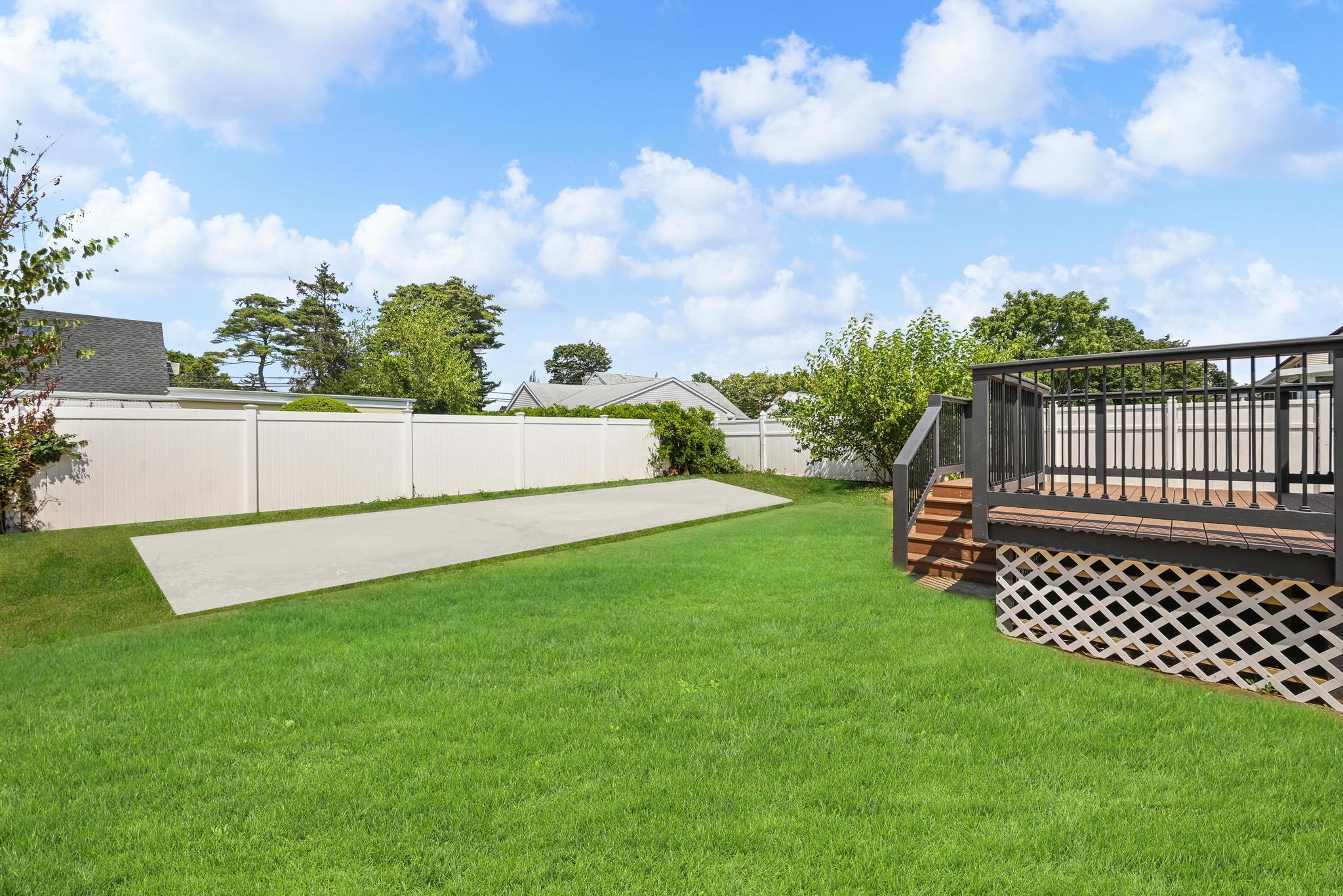 747 New Street, Uniondale, NY 11553