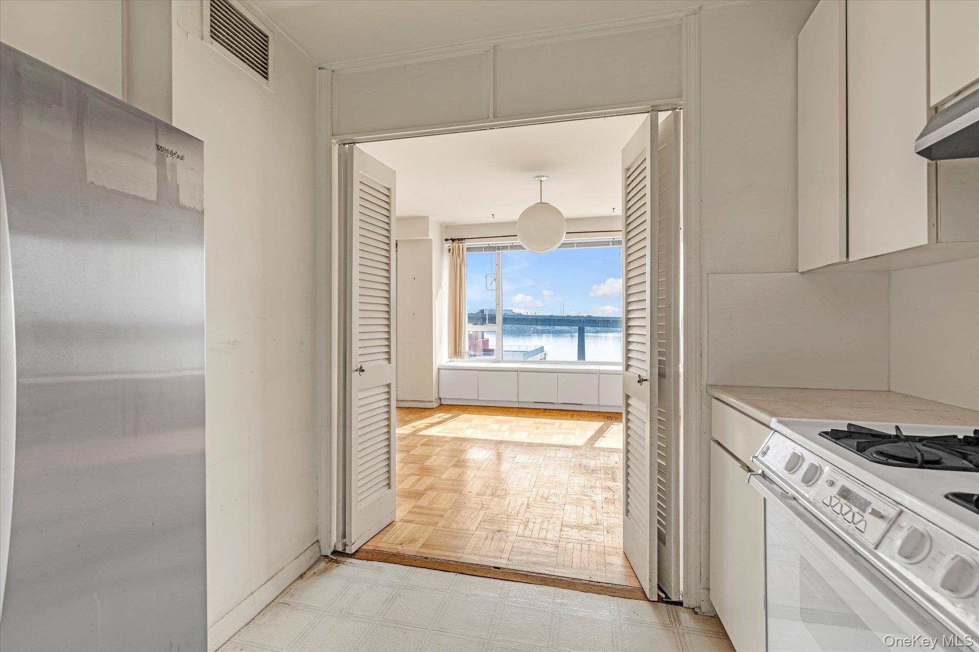 166-25 Powells Cove Boulevard # 11L, Beechhurst, NY 11357