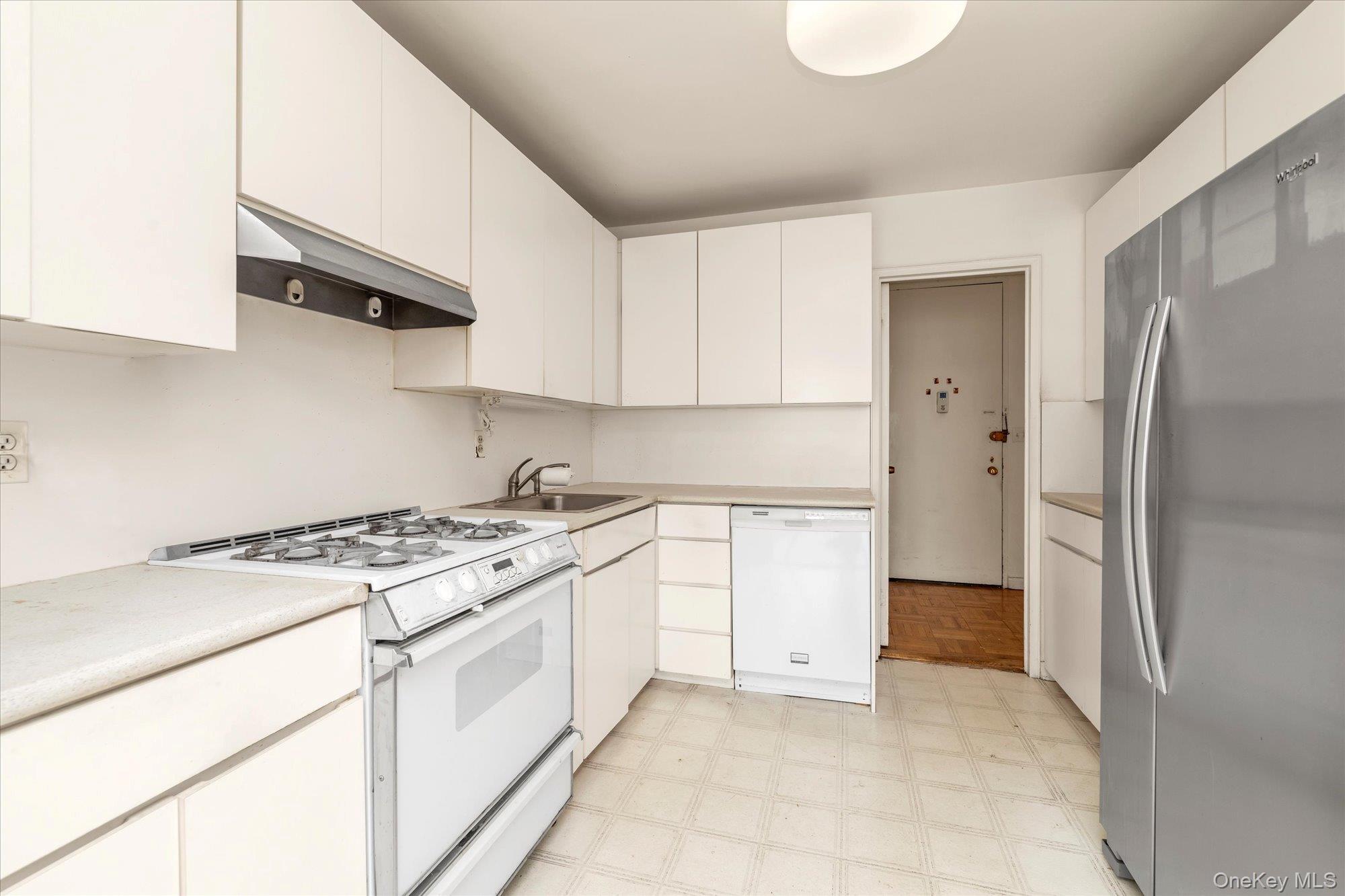 166-25 Powells Cove Boulevard # 11L, Beechhurst, NY 11357