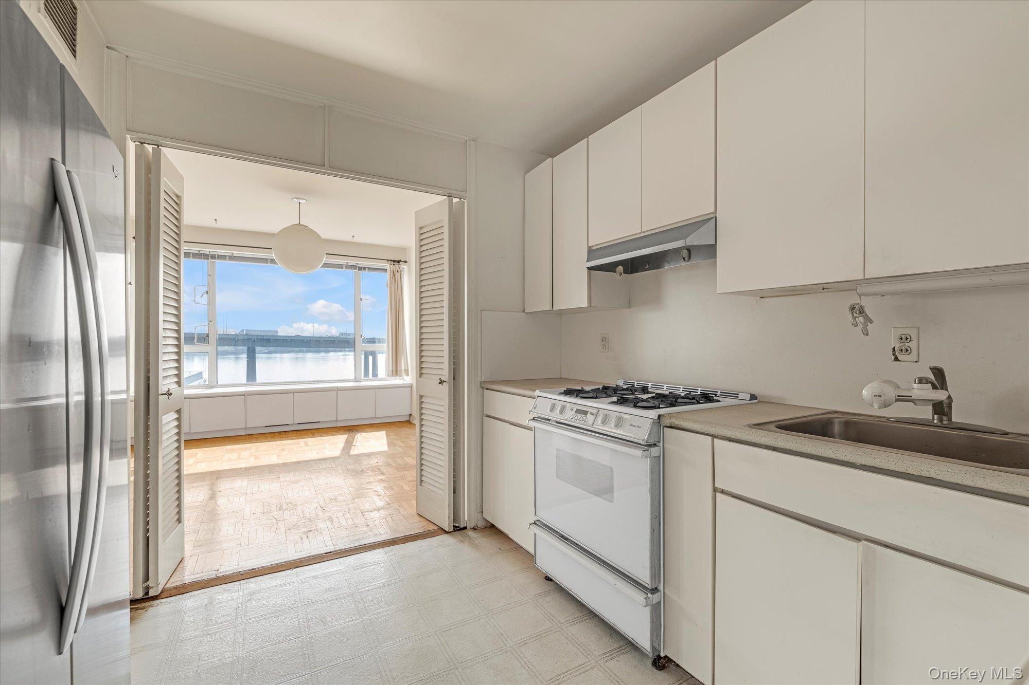 166-25 Powells Cove Boulevard # 11L, Beechhurst, NY 11357