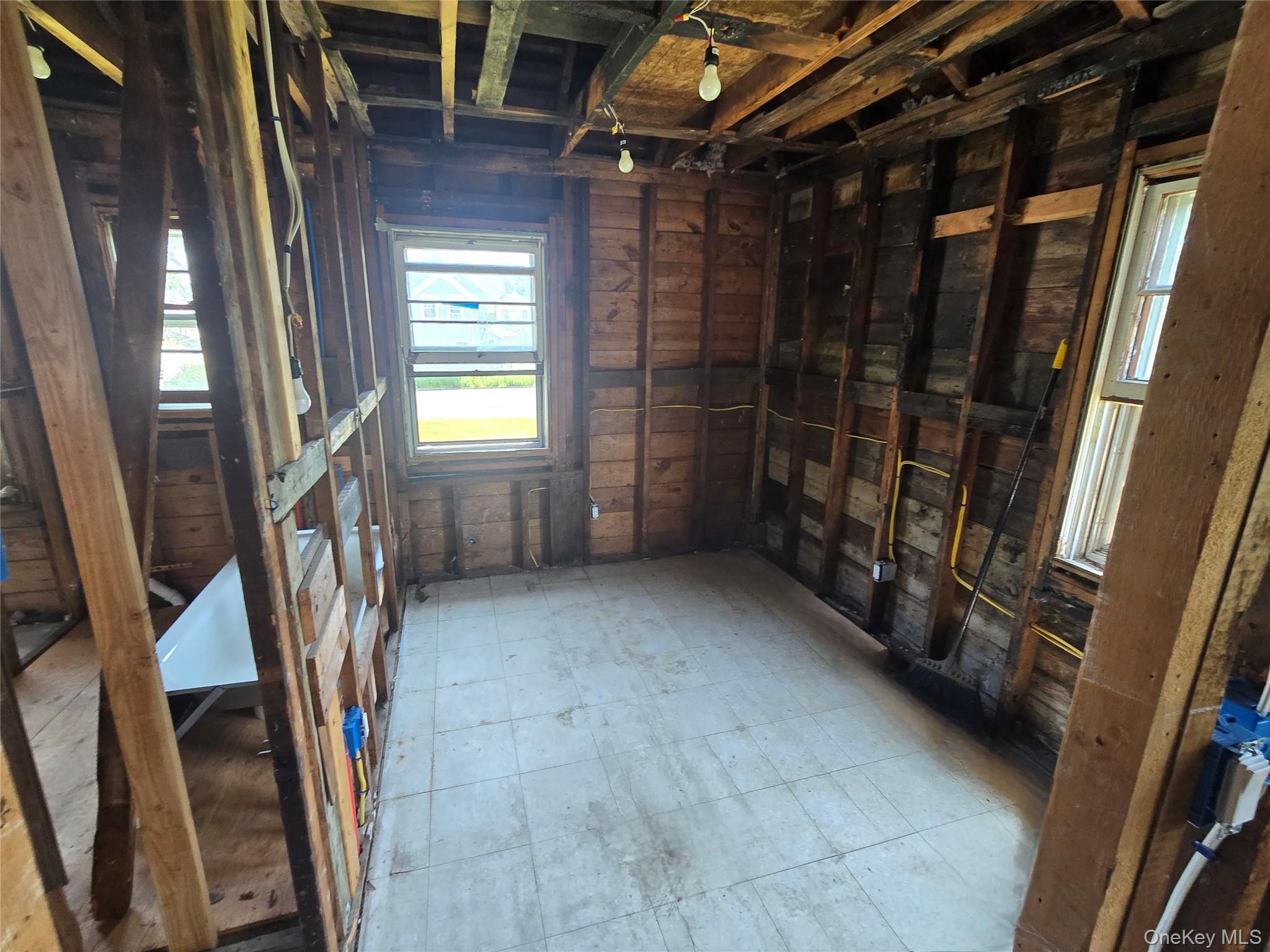 31 Union Ave, Patchogue, NY 11772