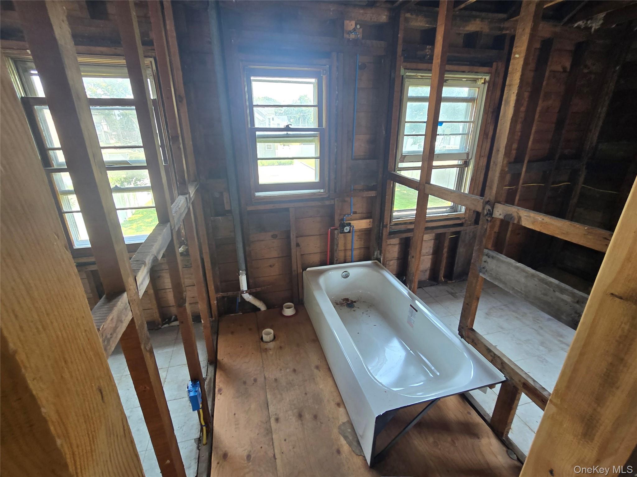 31 Union Ave, Patchogue, NY 11772