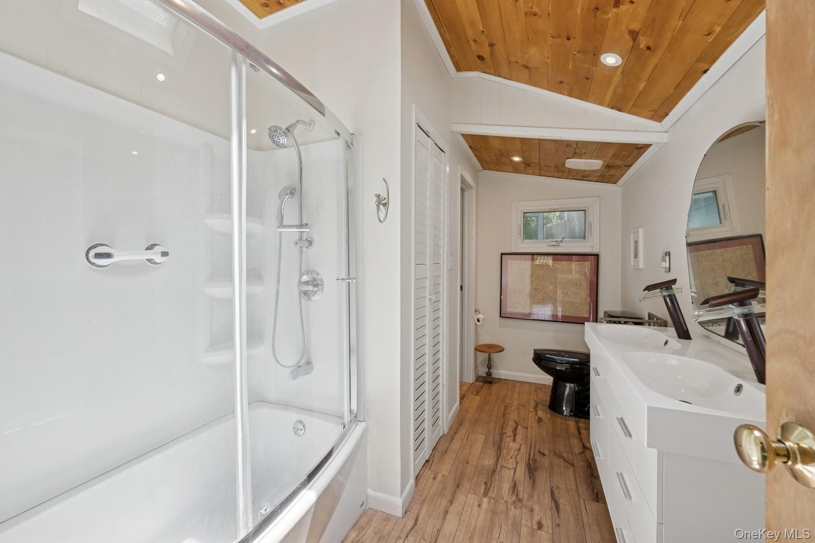 8 Towle Place, Glen Cove, NY 11542