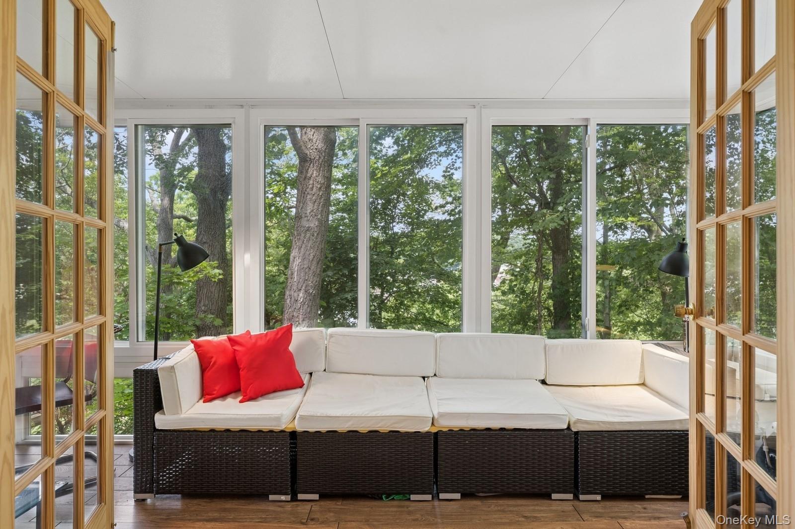 8 Towle Place, Glen Cove, NY 11542