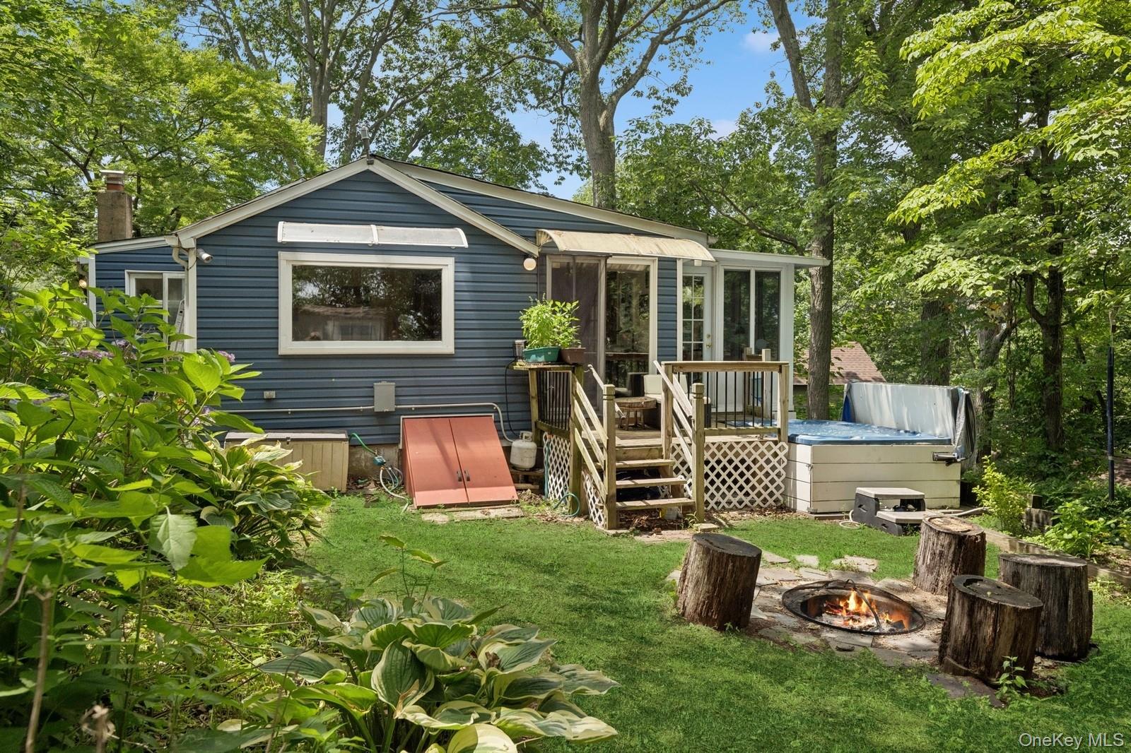 8 Towle Place, Glen Cove, NY 11542