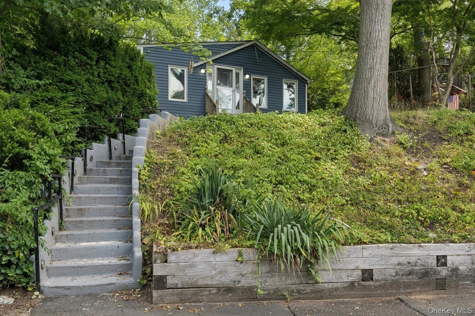 8 Towle Place, Glen Cove, NY 11542