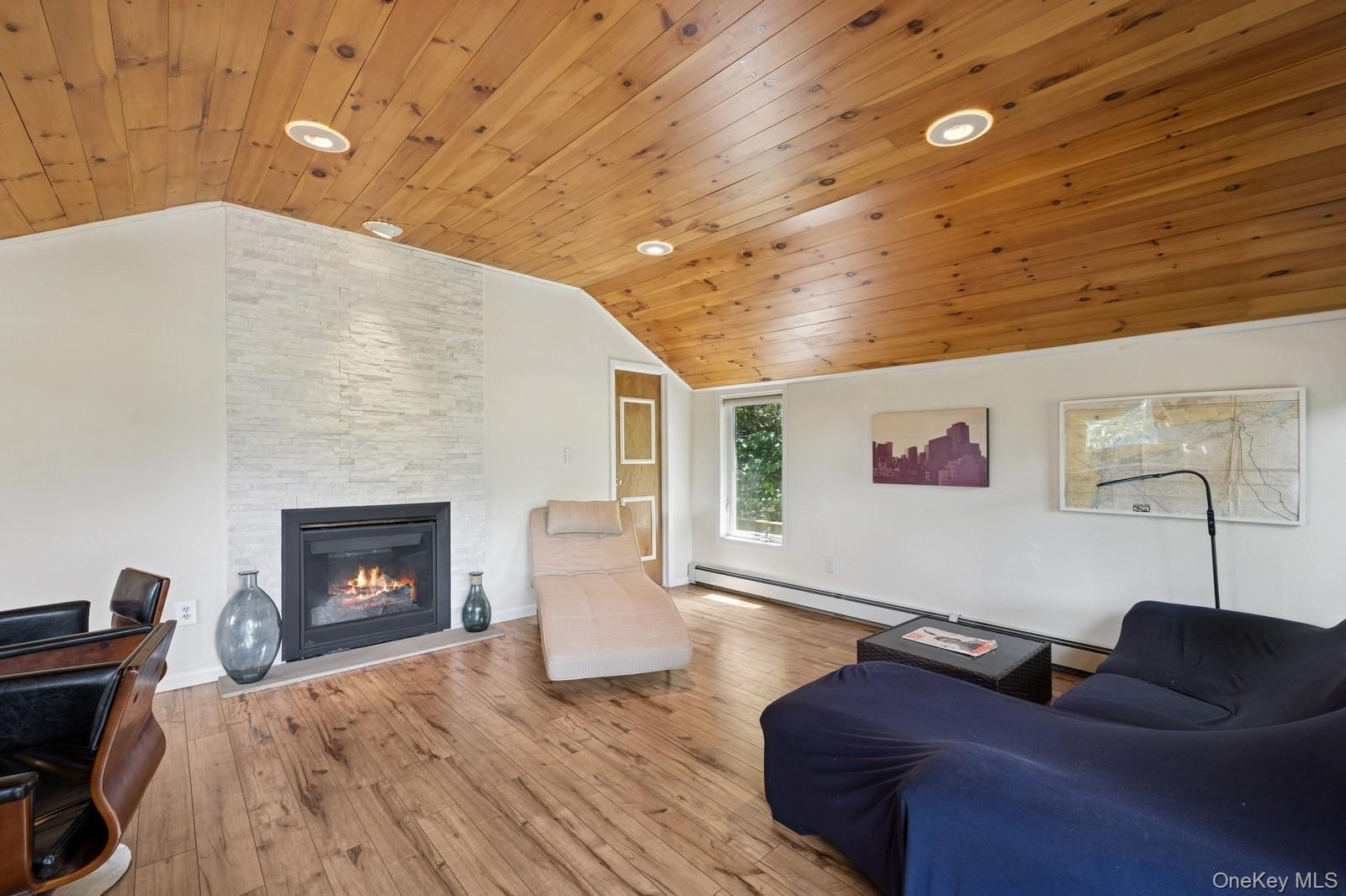 8 Towle Place, Glen Cove, NY 11542