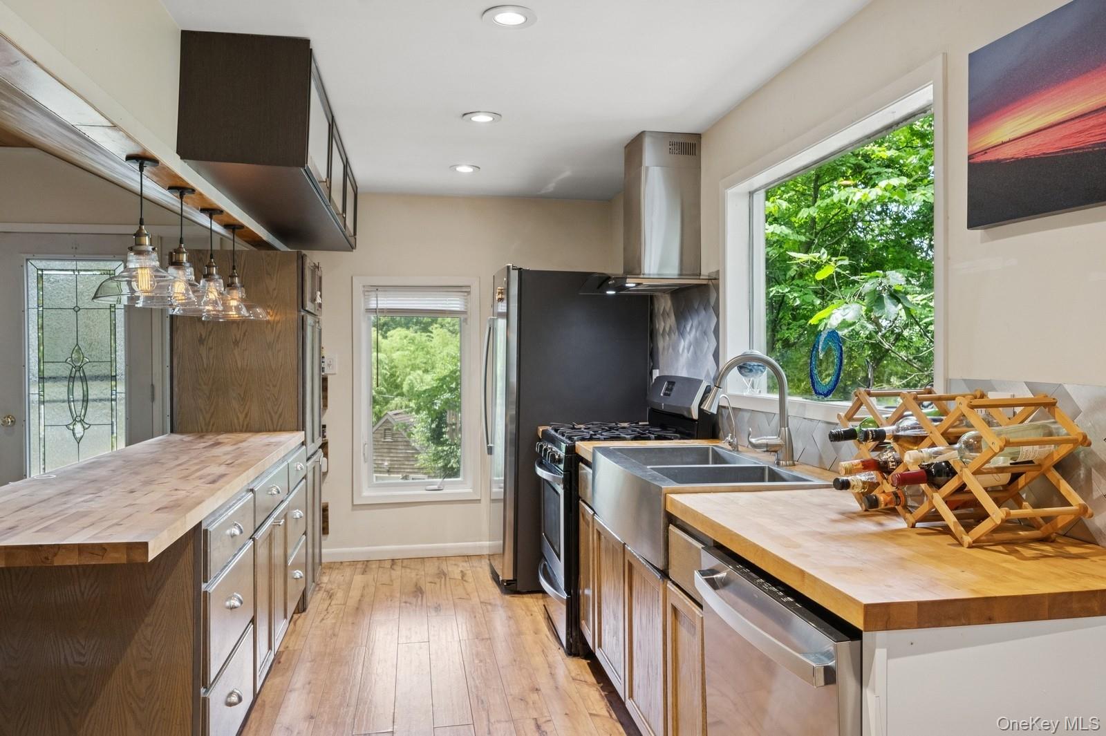 8 Towle Place, Glen Cove, NY 11542