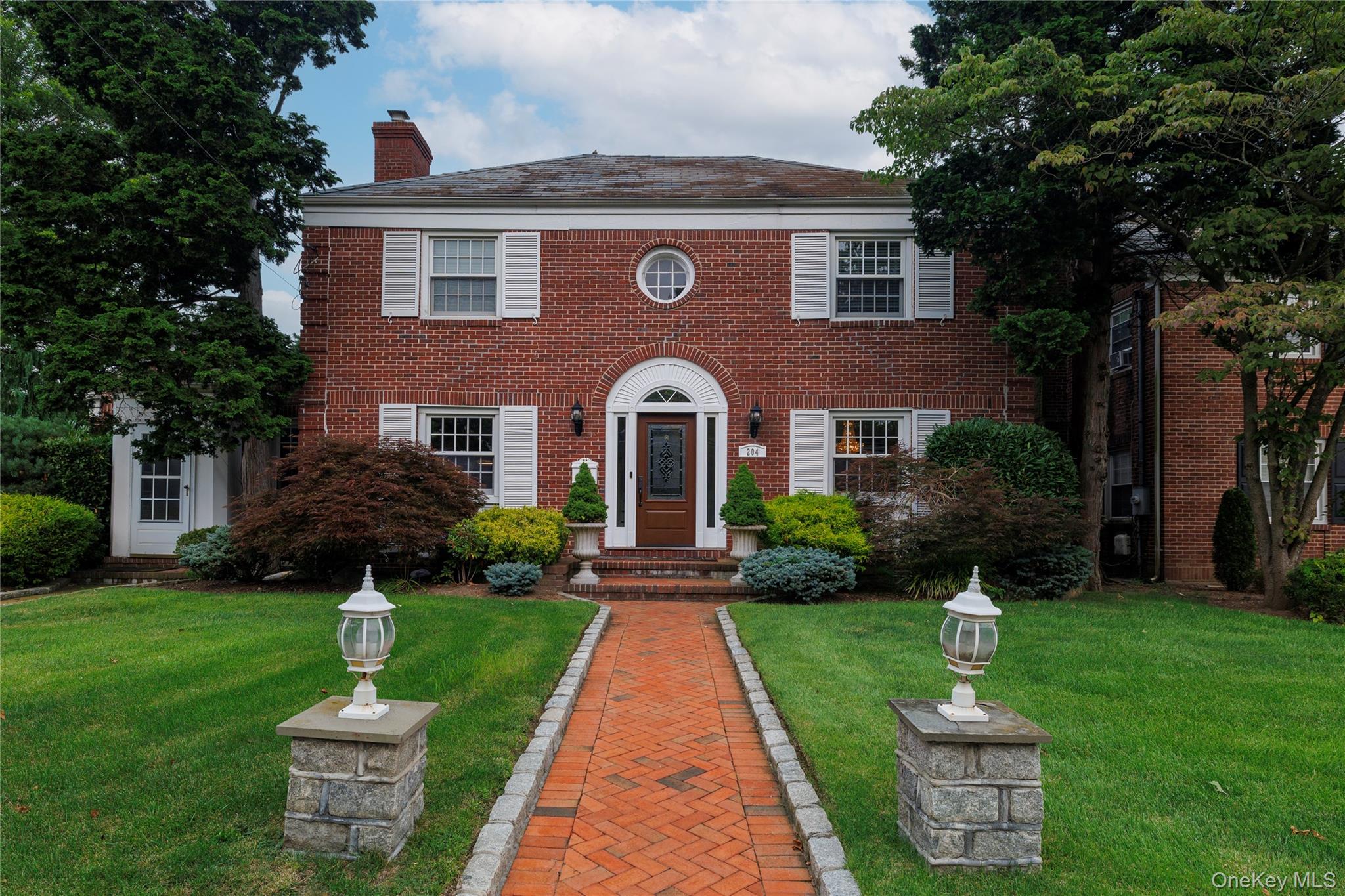 204 Hempstead Avenue, Malverne, NY 11565