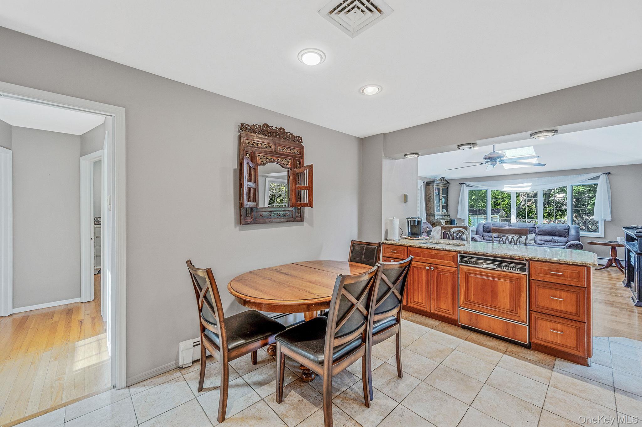 122 Southern Parkway, Plainview, NY 11803