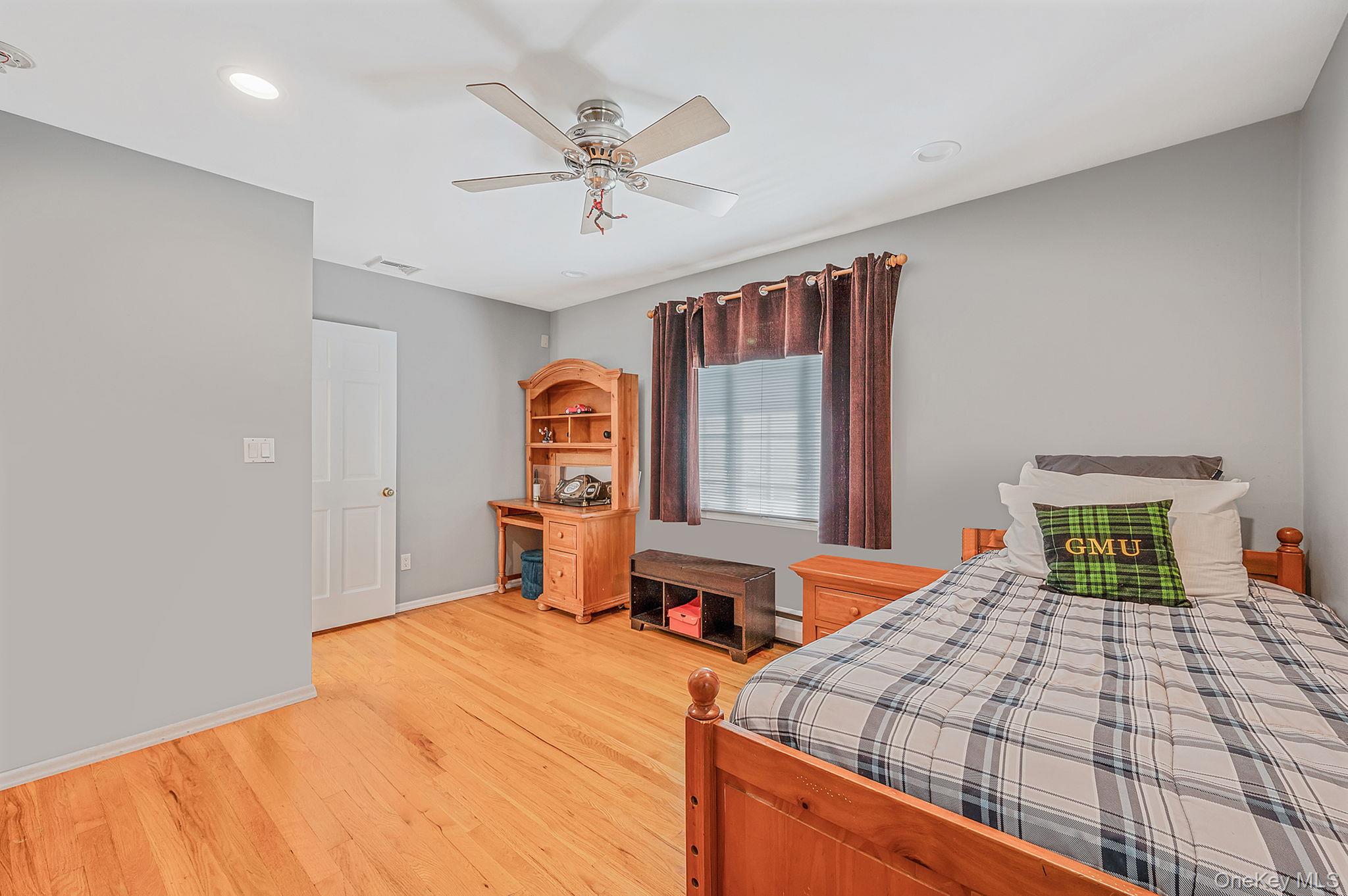 122 Southern Parkway, Plainview, NY 11803