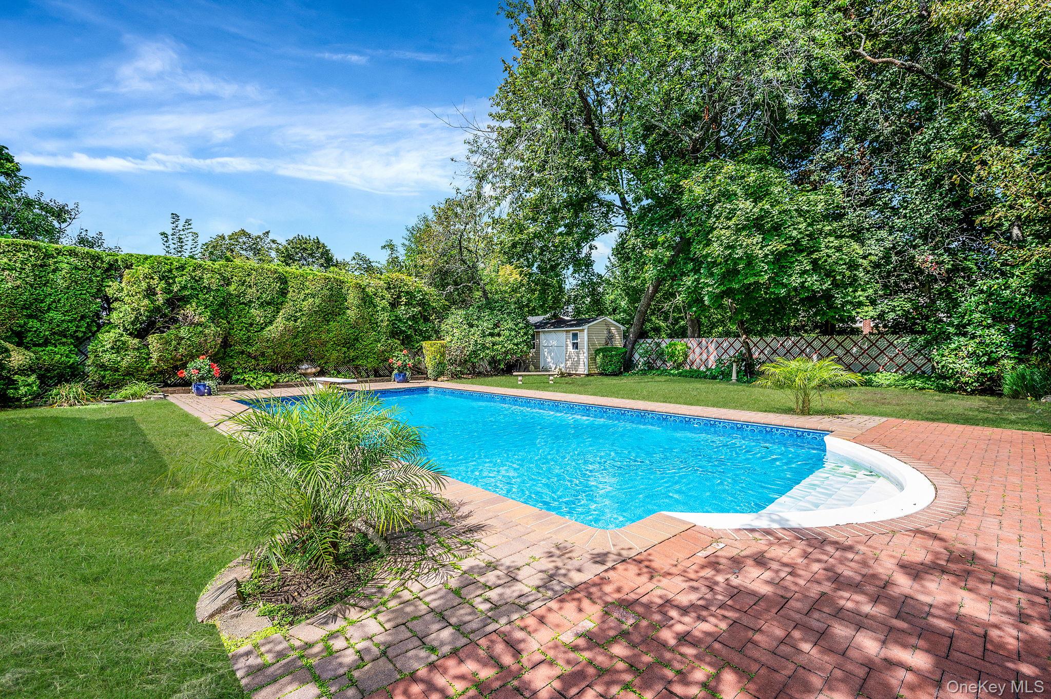 122 Southern Parkway, Plainview, NY 11803