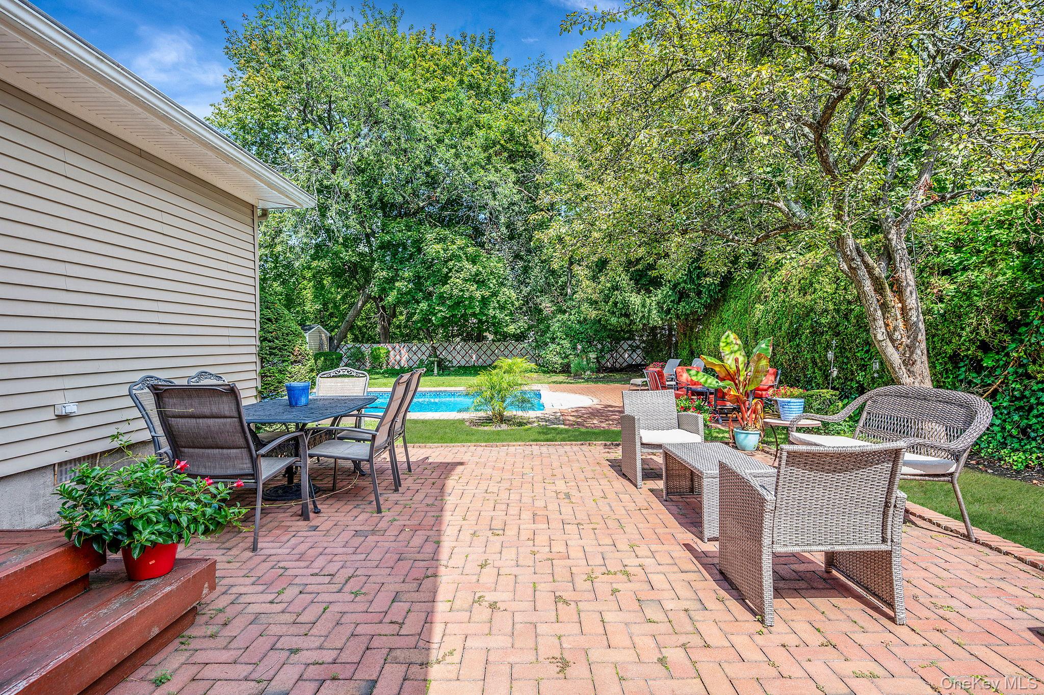 122 Southern Parkway, Plainview, NY 11803