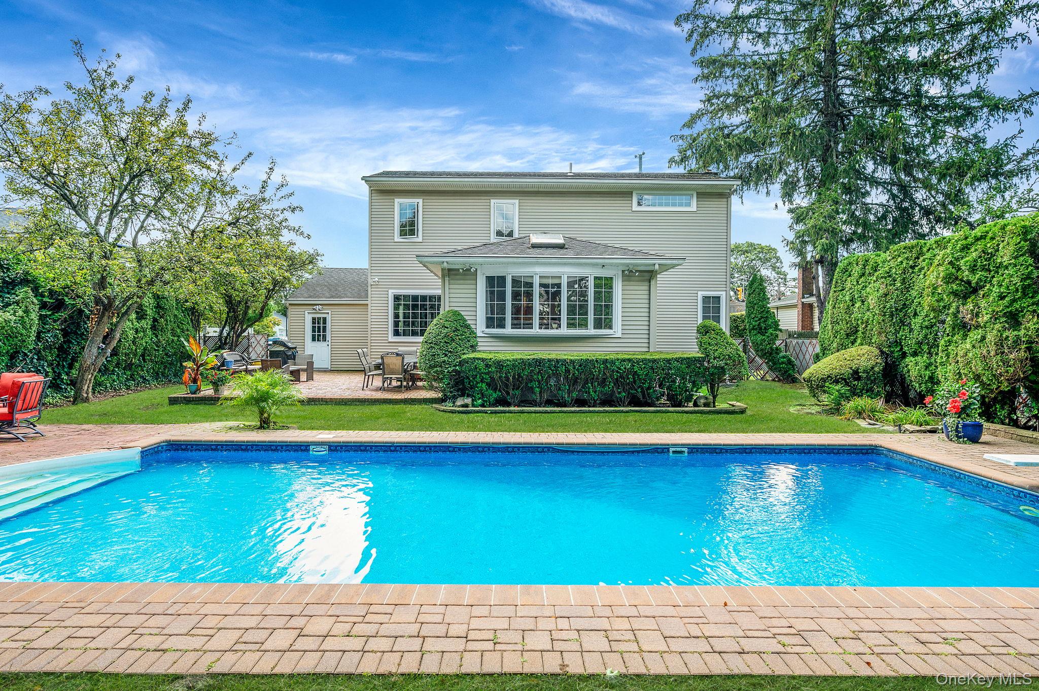 122 Southern Parkway, Plainview, NY 11803