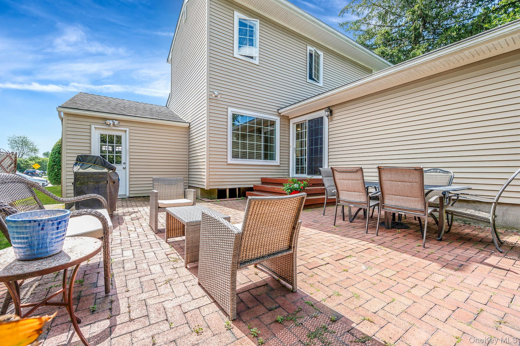 122 Southern Parkway, Plainview, NY 11803