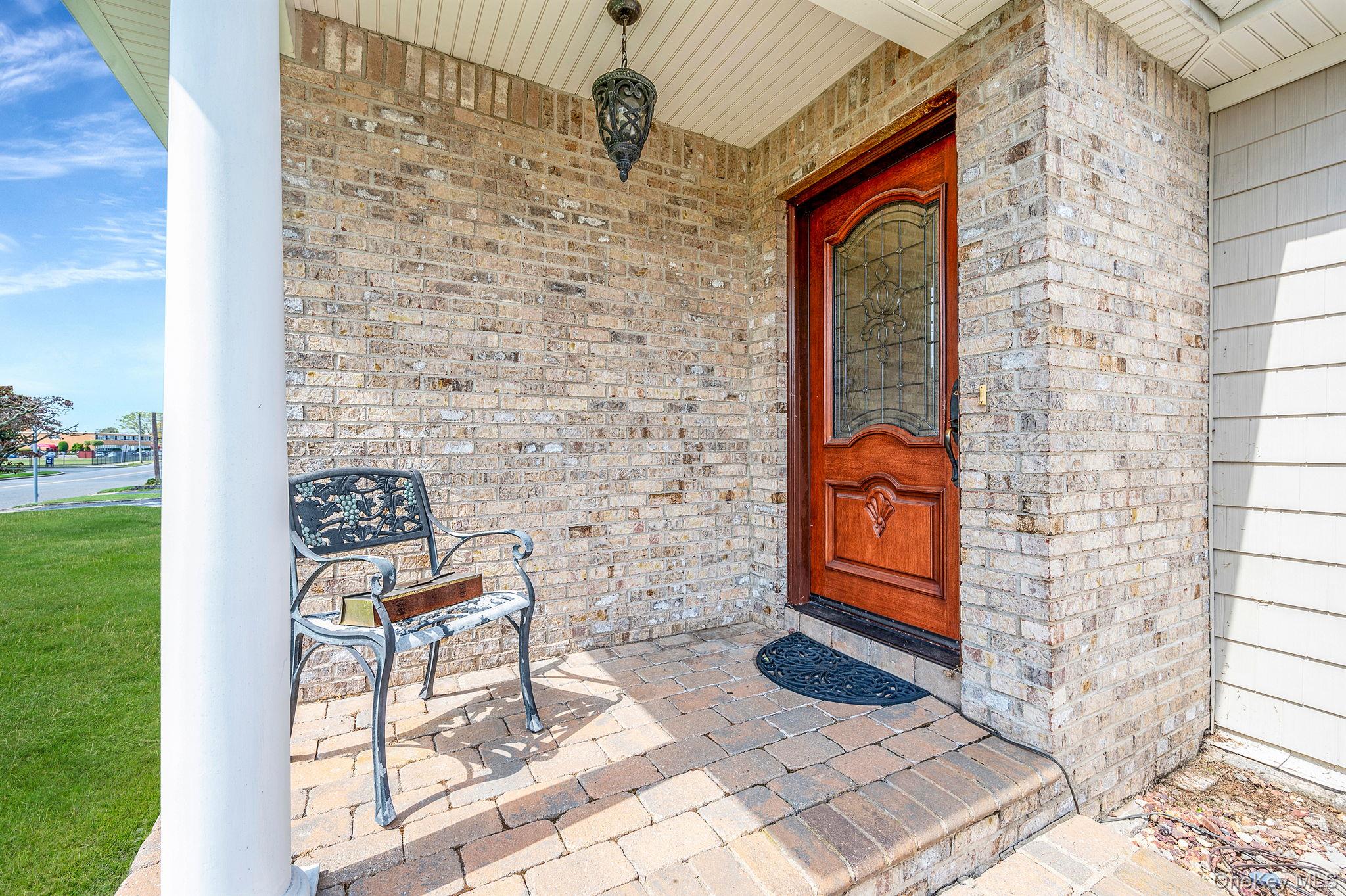 122 Southern Parkway, Plainview, NY 11803