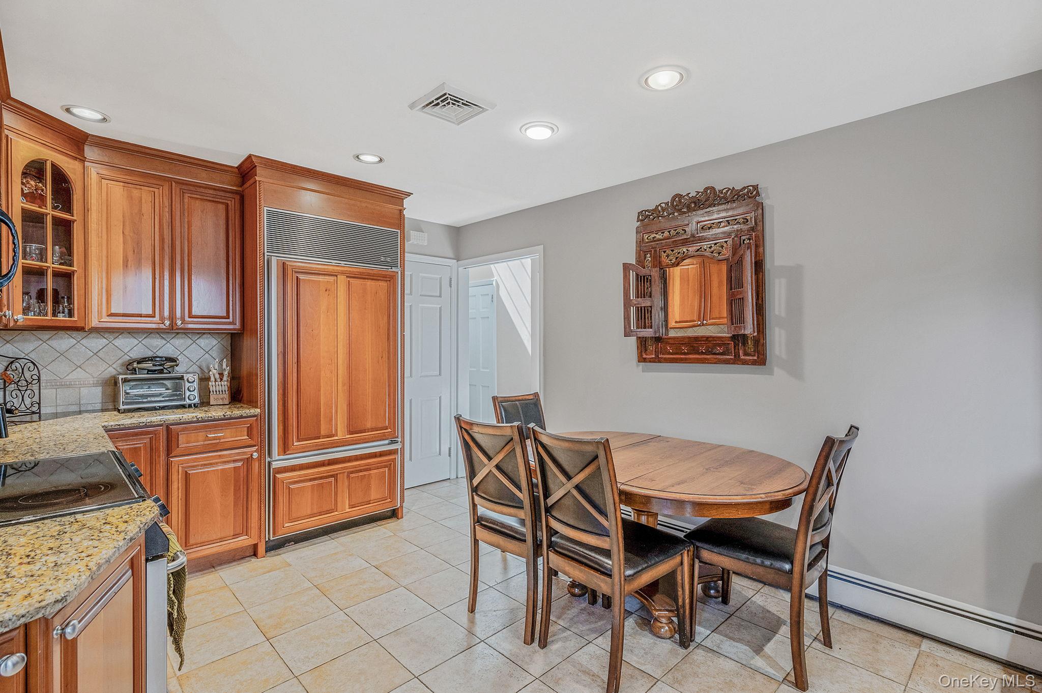 122 Southern Parkway, Plainview, NY 11803