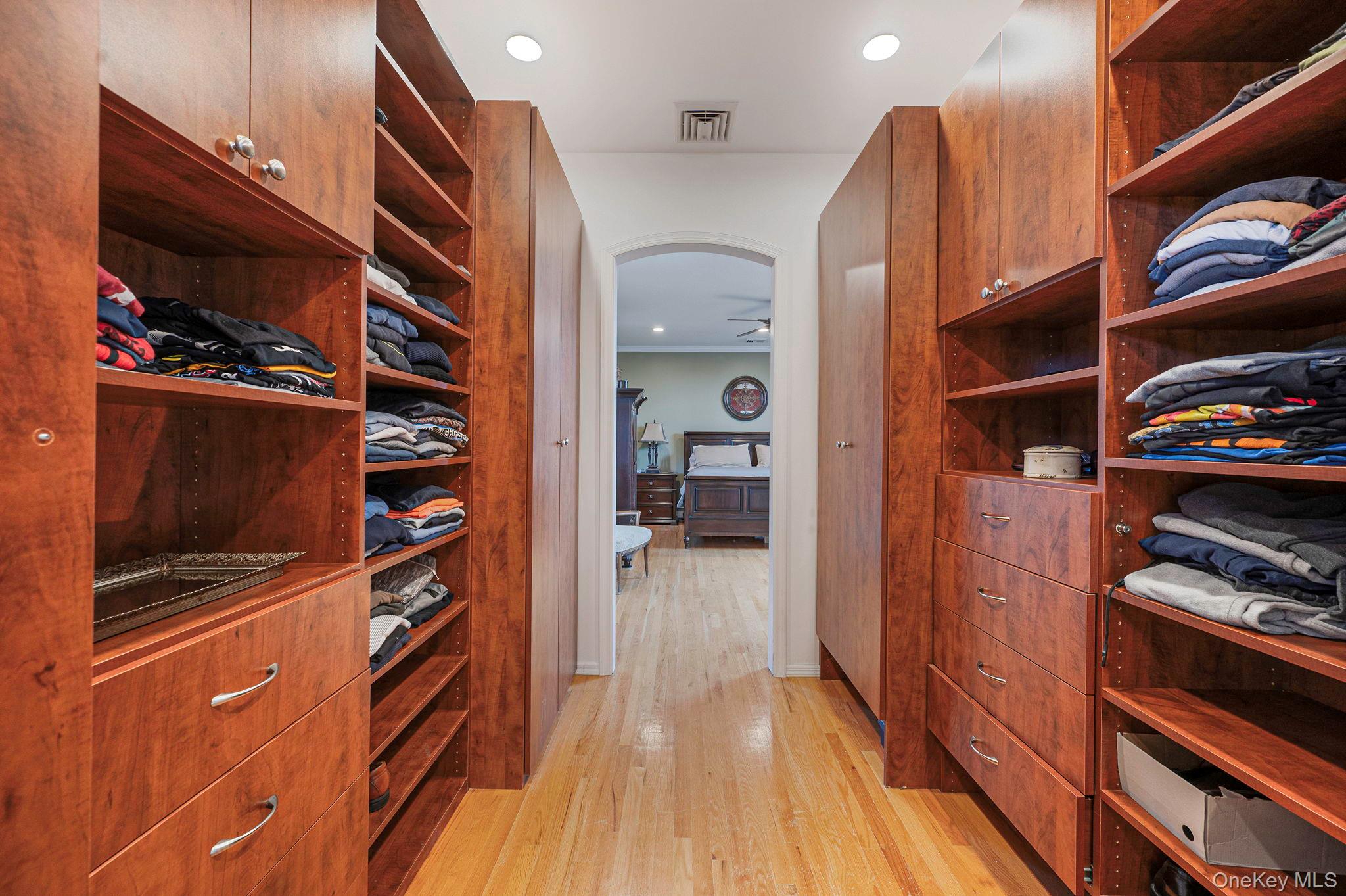 122 Southern Parkway, Plainview, NY 11803