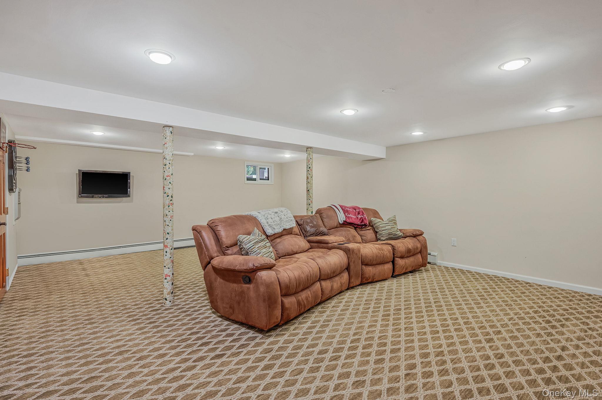 122 Southern Parkway, Plainview, NY 11803