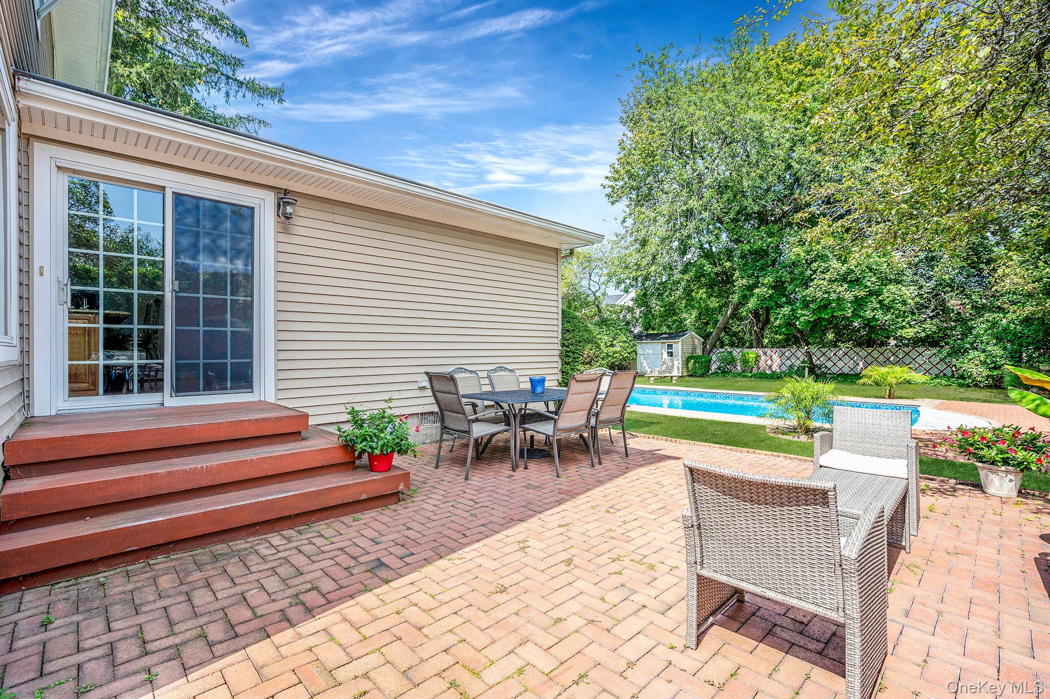 122 Southern Parkway, Plainview, NY 11803