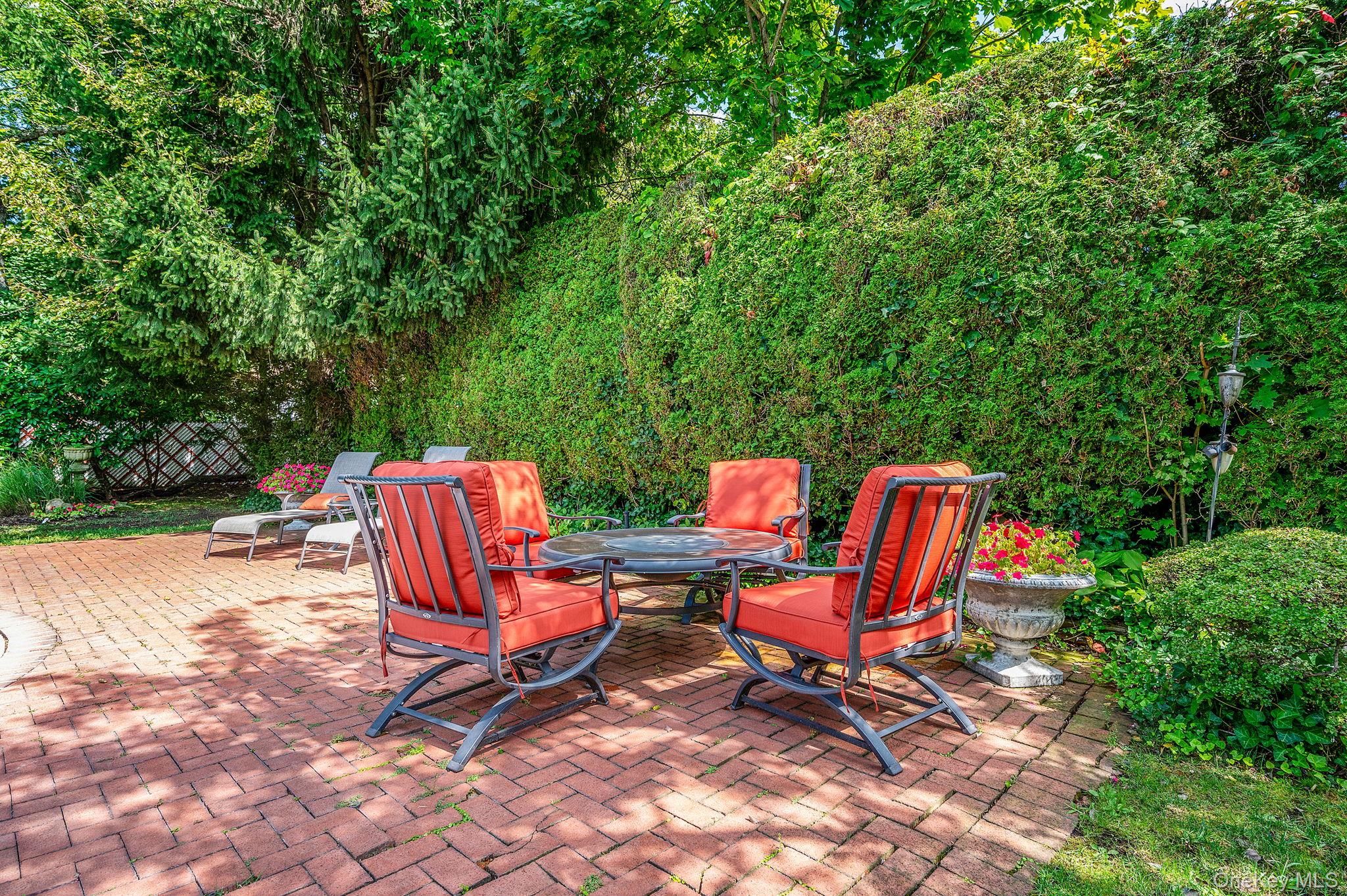 122 Southern Parkway, Plainview, NY 11803