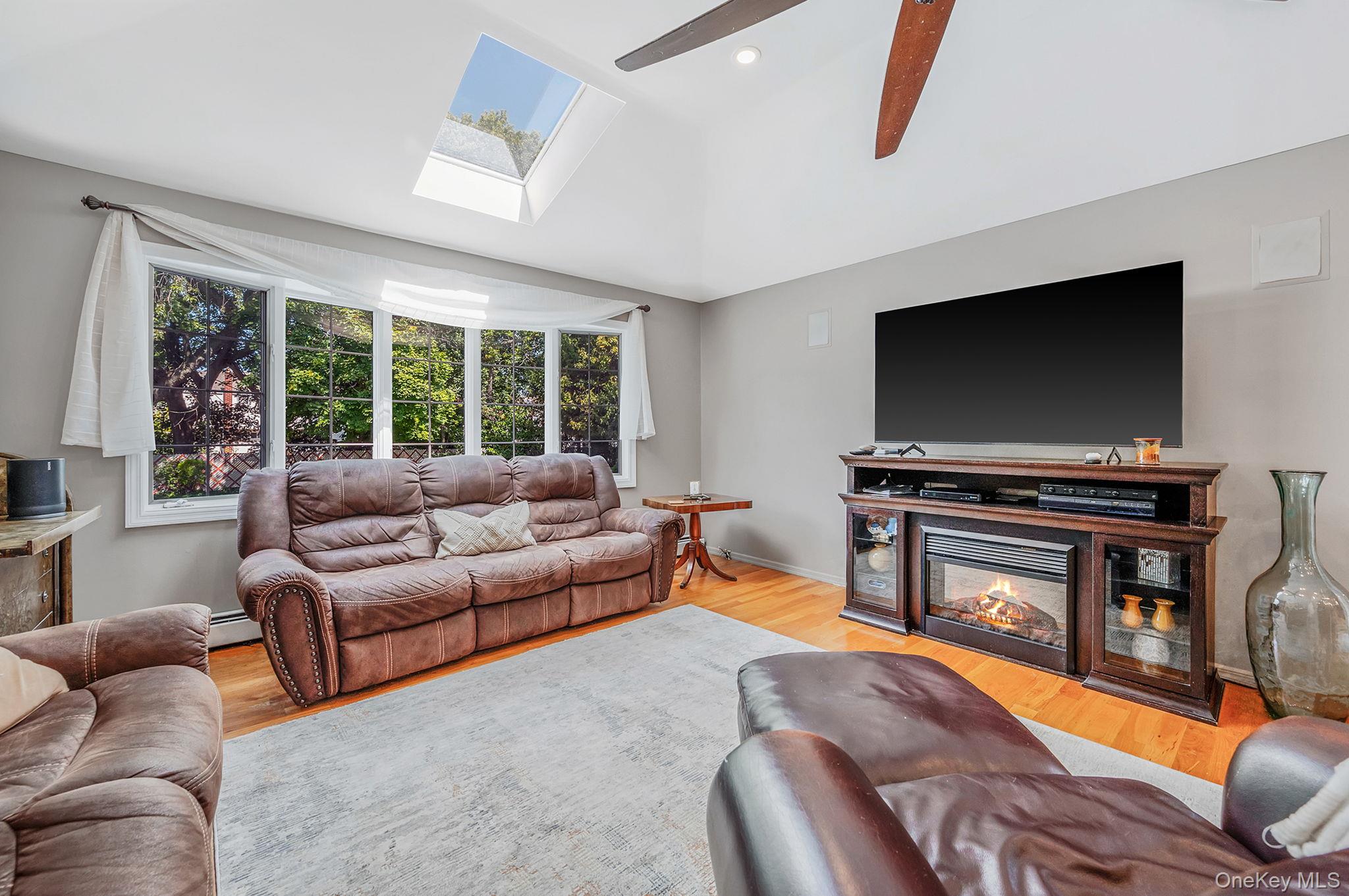 122 Southern Parkway, Plainview, NY 11803