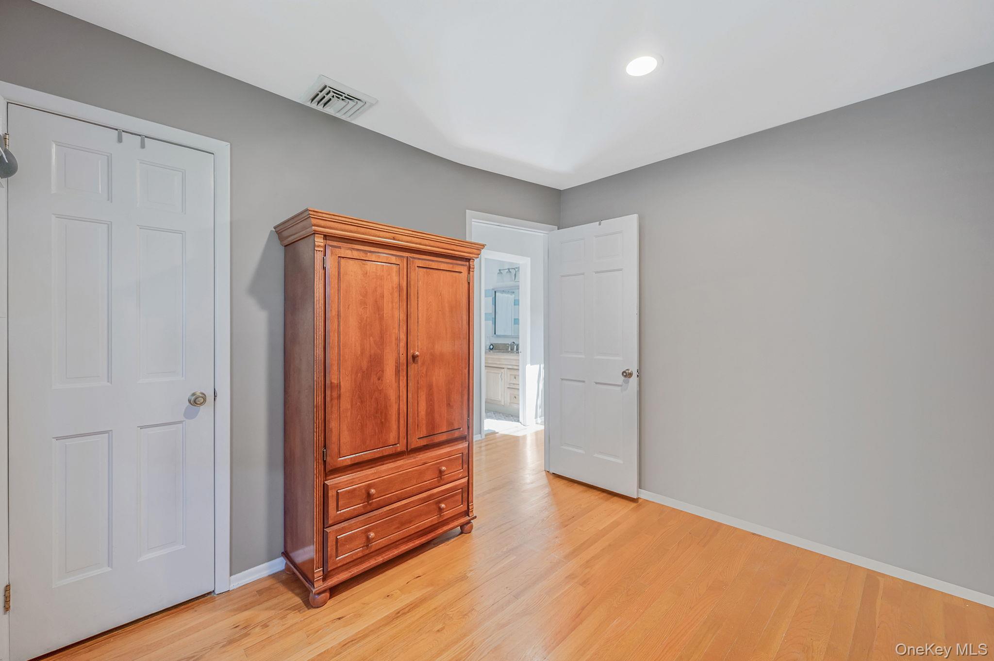 122 Southern Parkway, Plainview, NY 11803