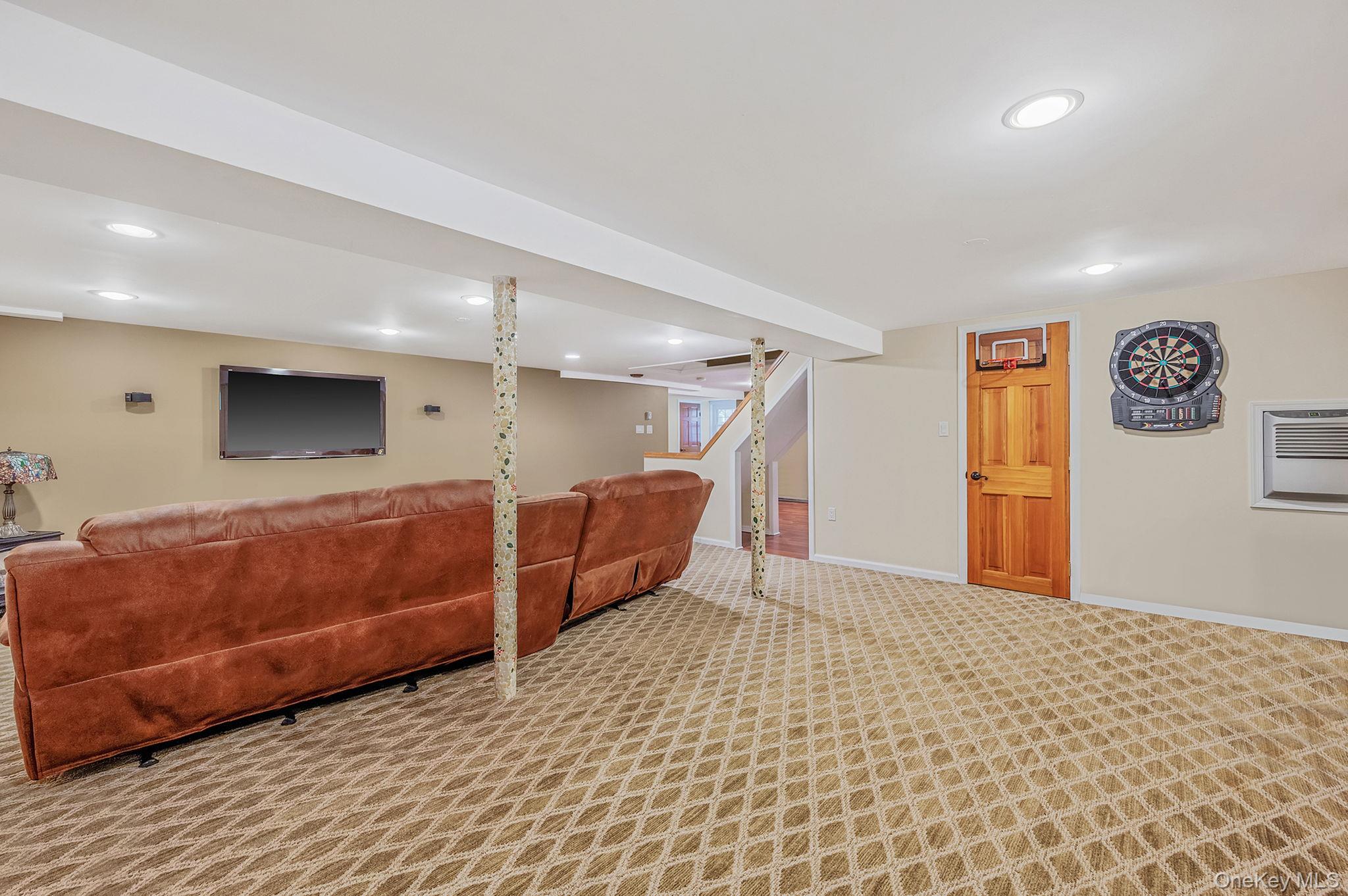 122 Southern Parkway, Plainview, NY 11803