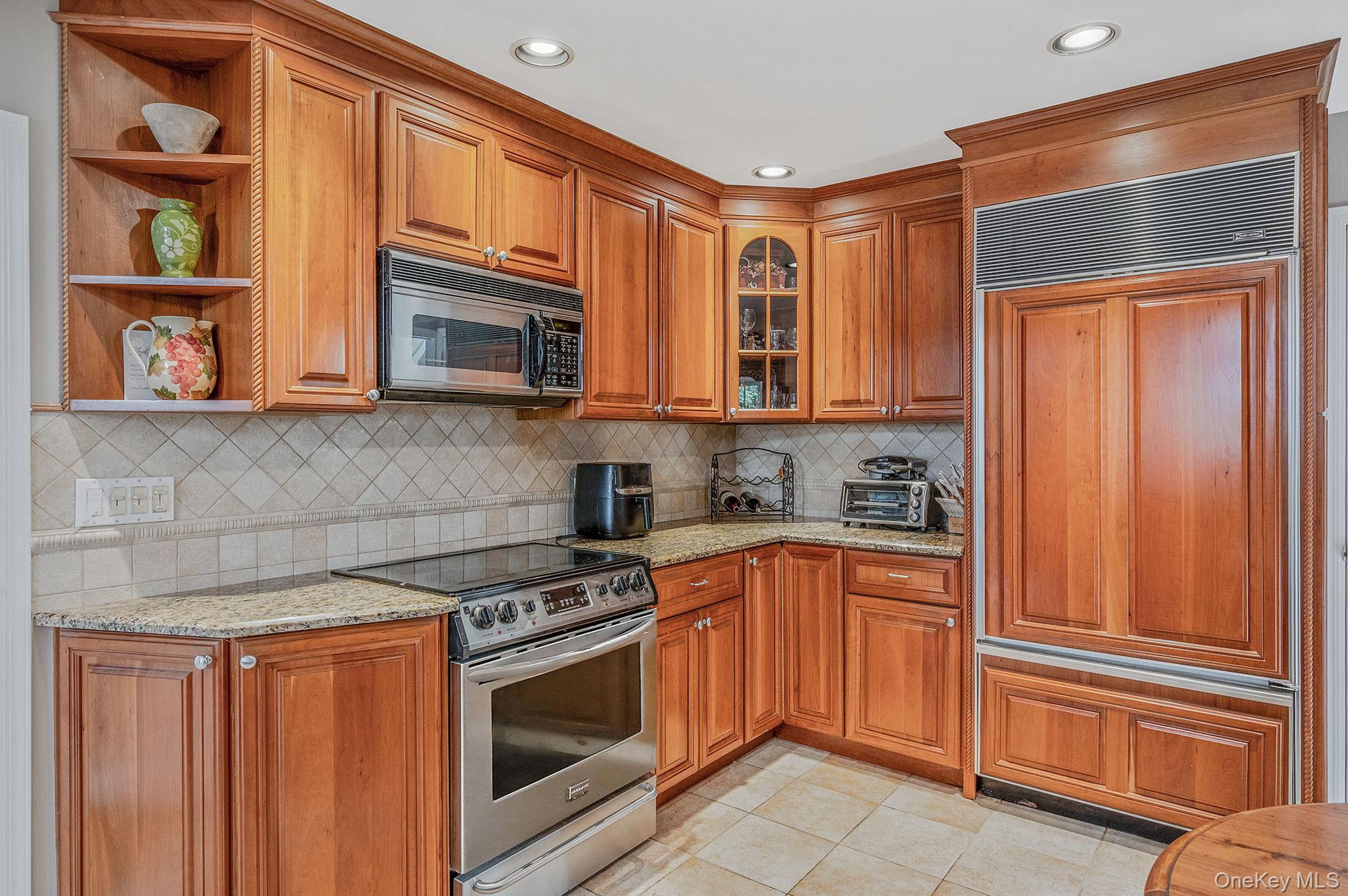 122 Southern Parkway, Plainview, NY 11803