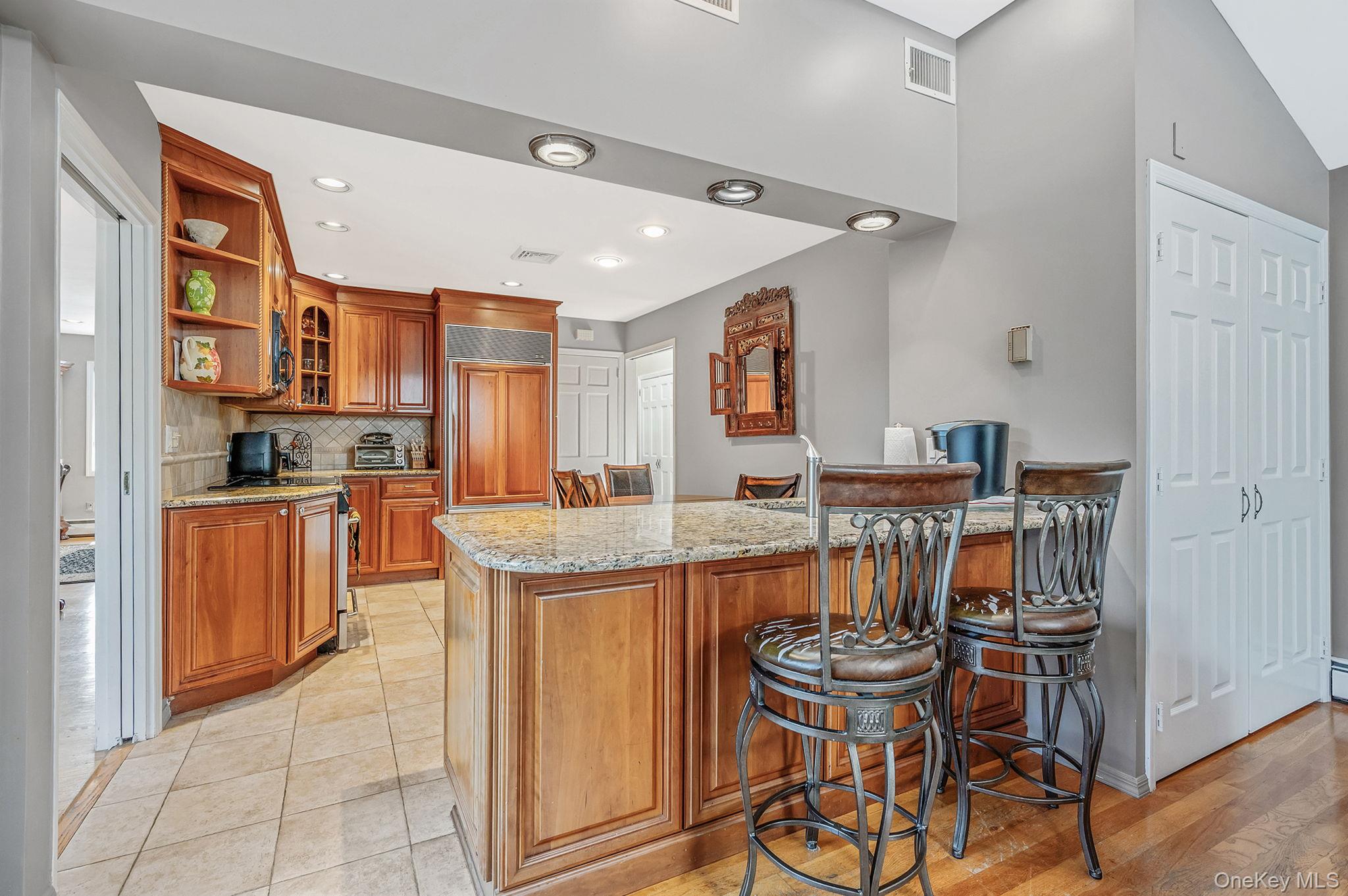 122 Southern Parkway, Plainview, NY 11803