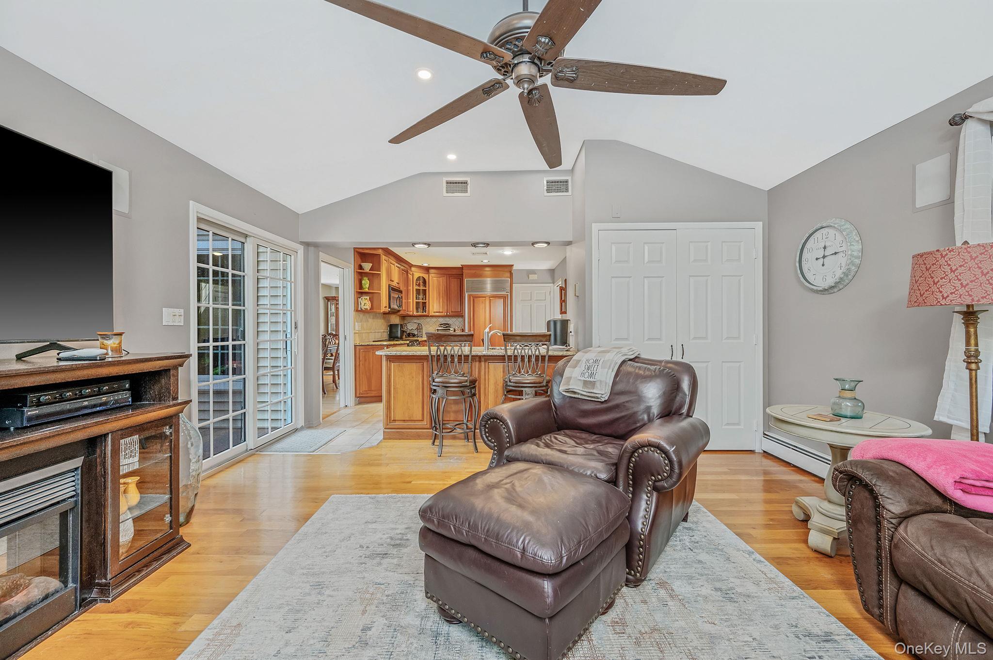 122 Southern Parkway, Plainview, NY 11803