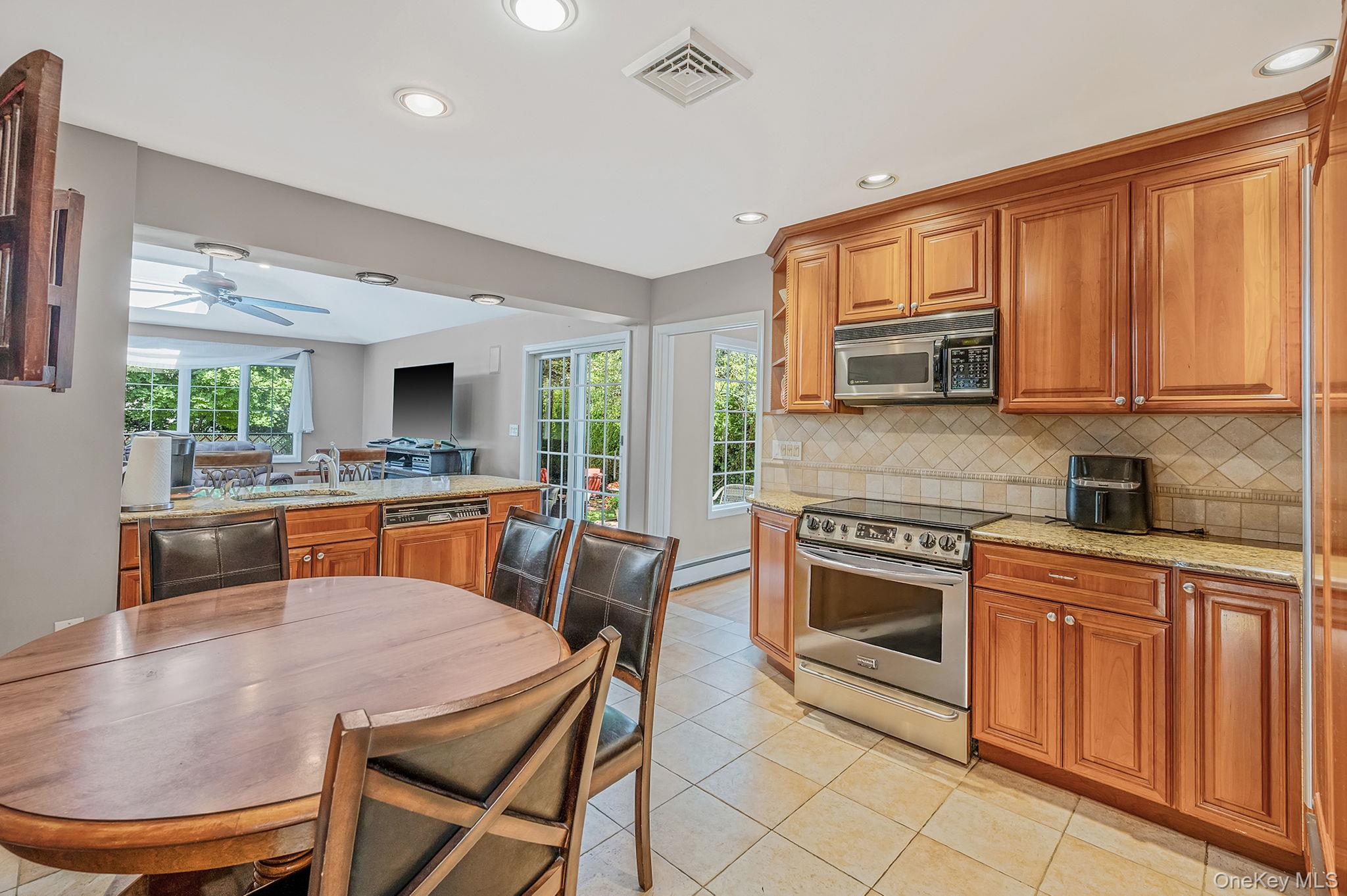 122 Southern Parkway, Plainview, NY 11803