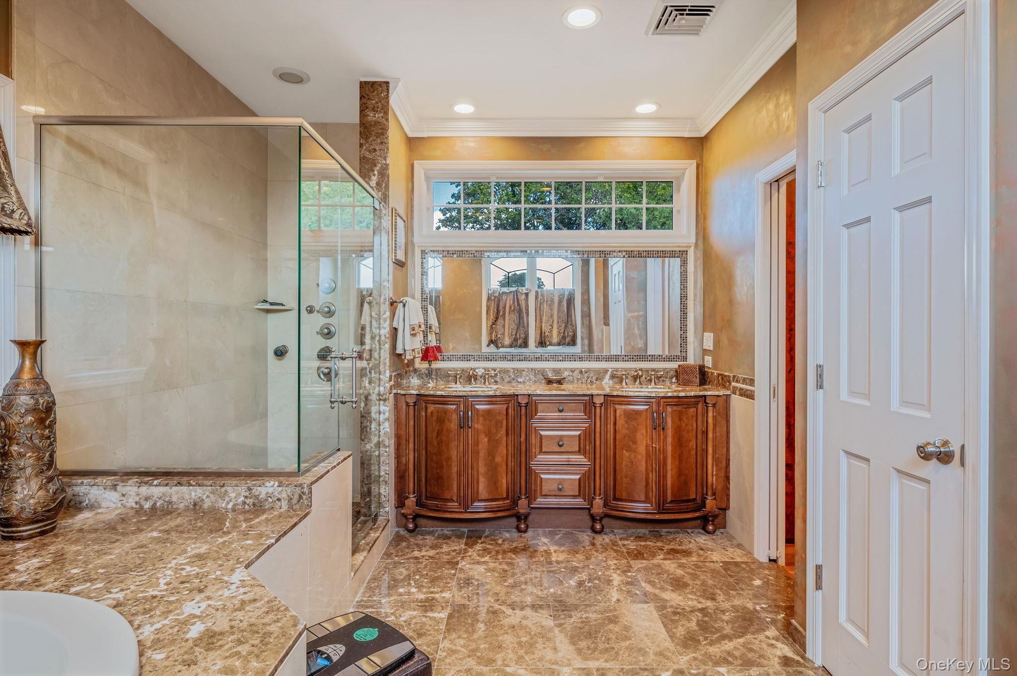 122 Southern Parkway, Plainview, NY 11803