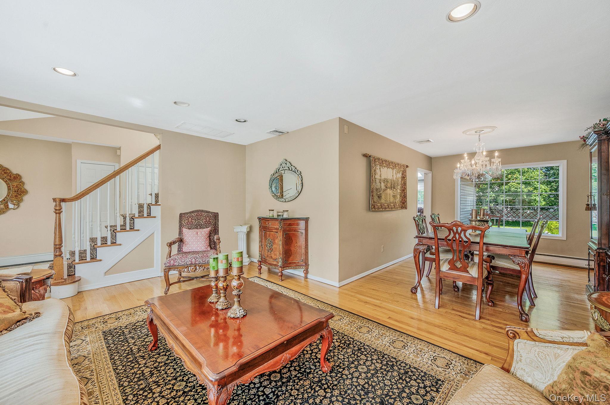 122 Southern Parkway, Plainview, NY 11803