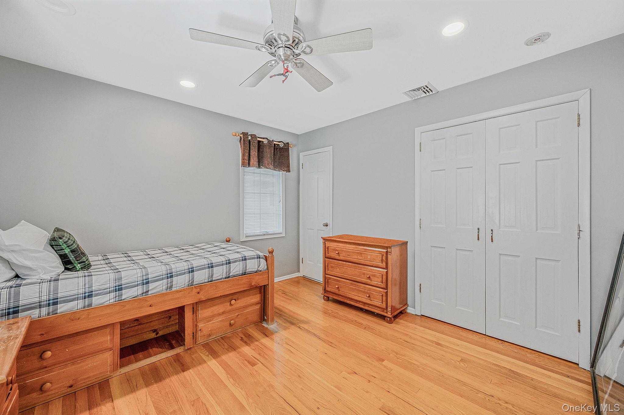 122 Southern Parkway, Plainview, NY 11803